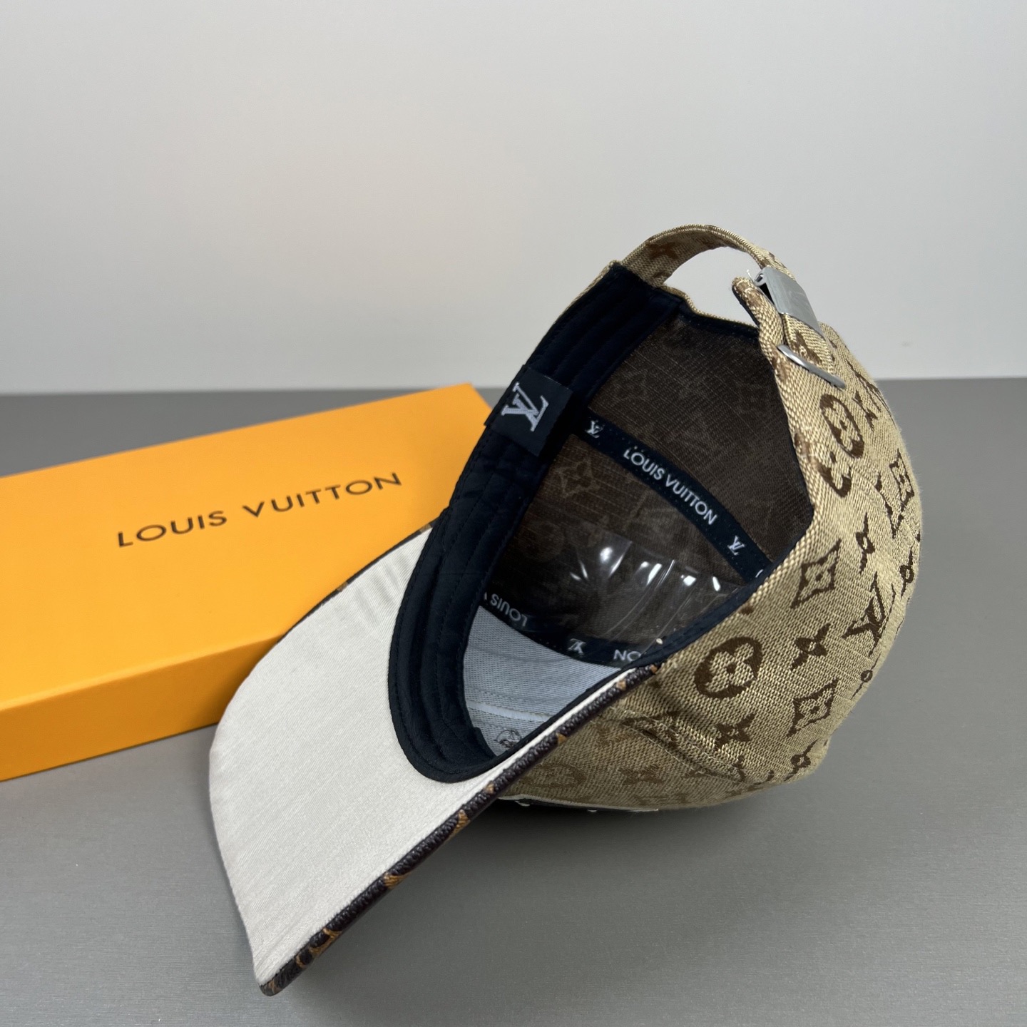 P🧢路易威登lv棒球帽 LouisVuitton😍新款重工打造♥️高端大气，百搭款🤗男女通用！