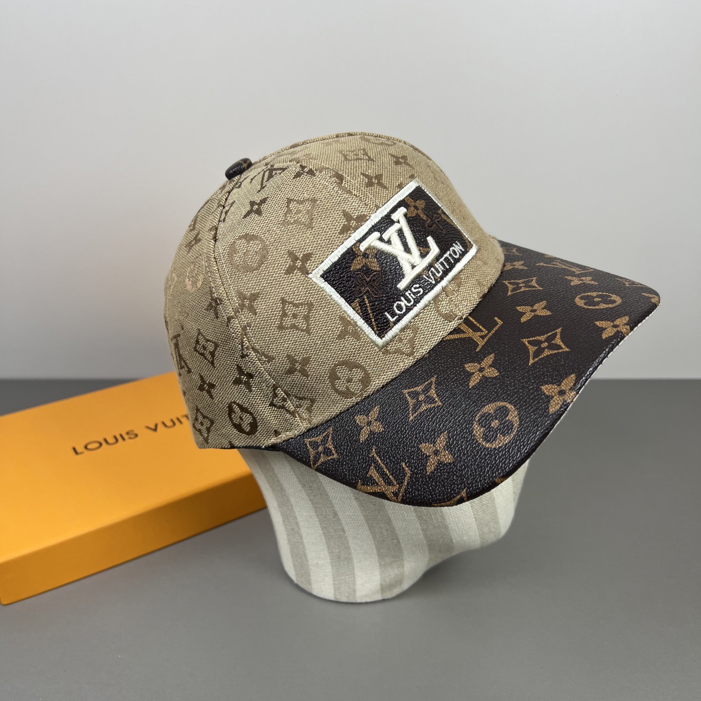 P🧢路易威登lv棒球帽 LouisVuitton😍新款重工打造♥️高端大气，百搭款🤗男女通用！