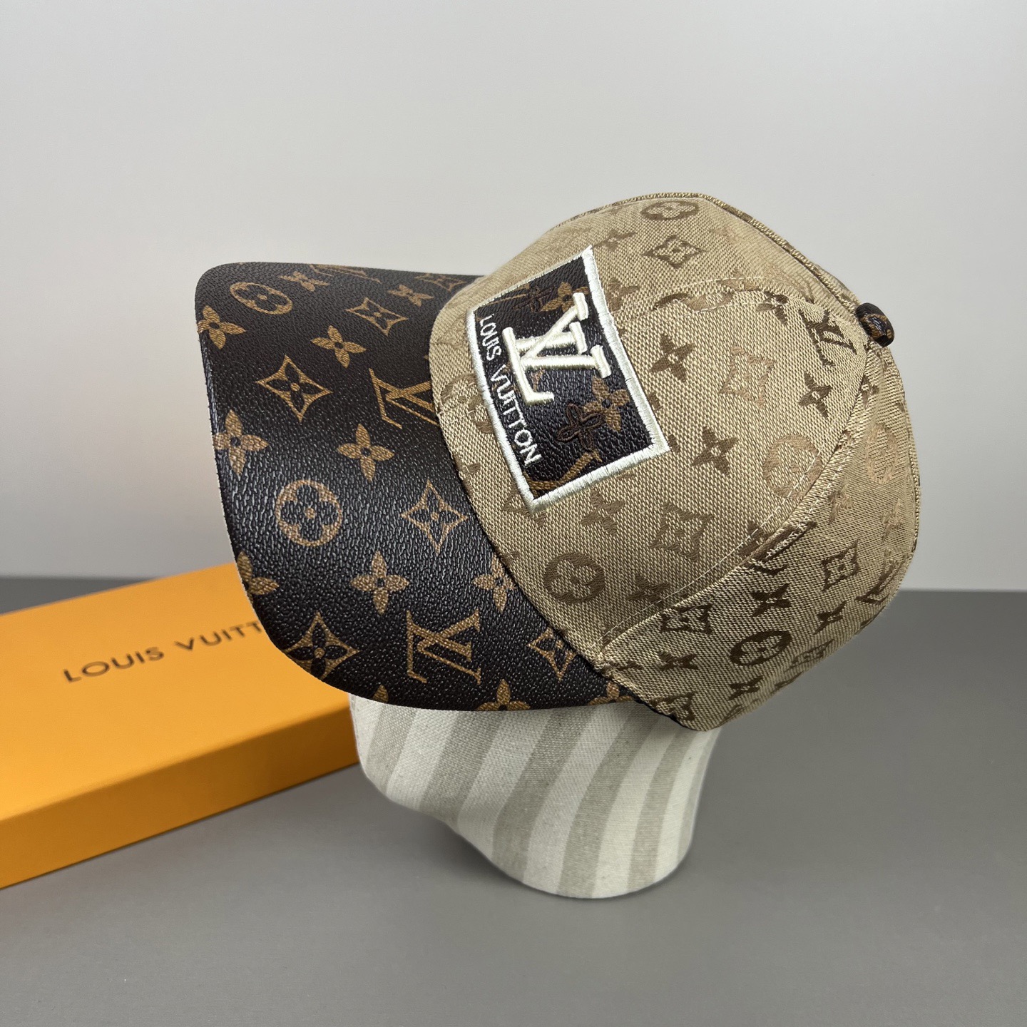 P🧢路易威登lv棒球帽 LouisVuitton😍新款重工打造♥️高端大气，百搭款🤗男女通用！