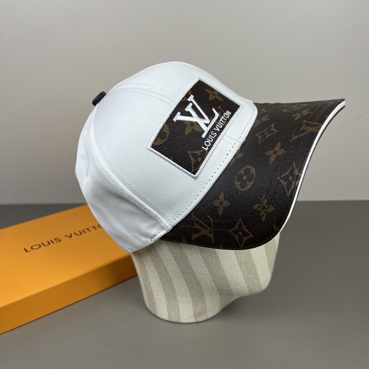 P🧢路易威登lv棒球帽 LouisVuitton😍新款重工打造♥️高端大气，百搭款🤗男女通用！