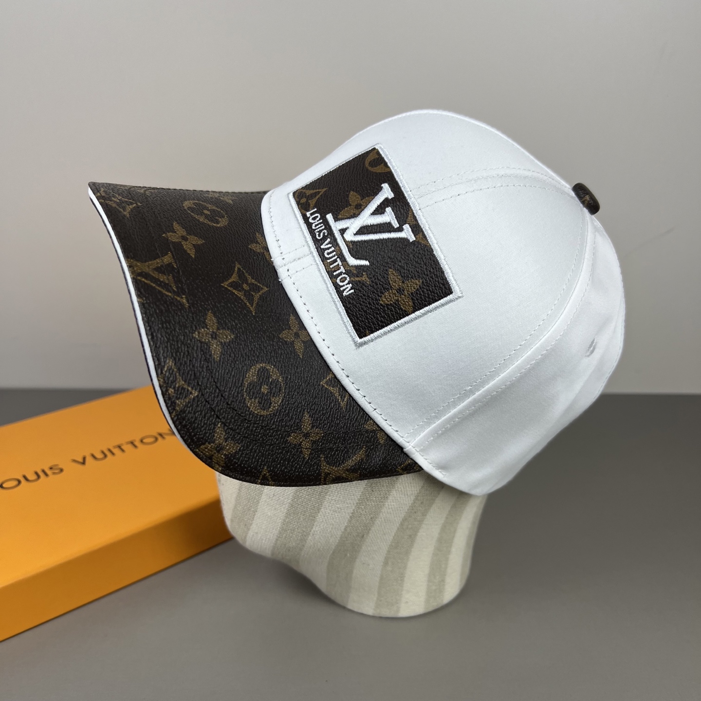 P🧢路易威登lv棒球帽 LouisVuitton😍新款重工打造♥️高端大气，百搭款🤗男女通用！