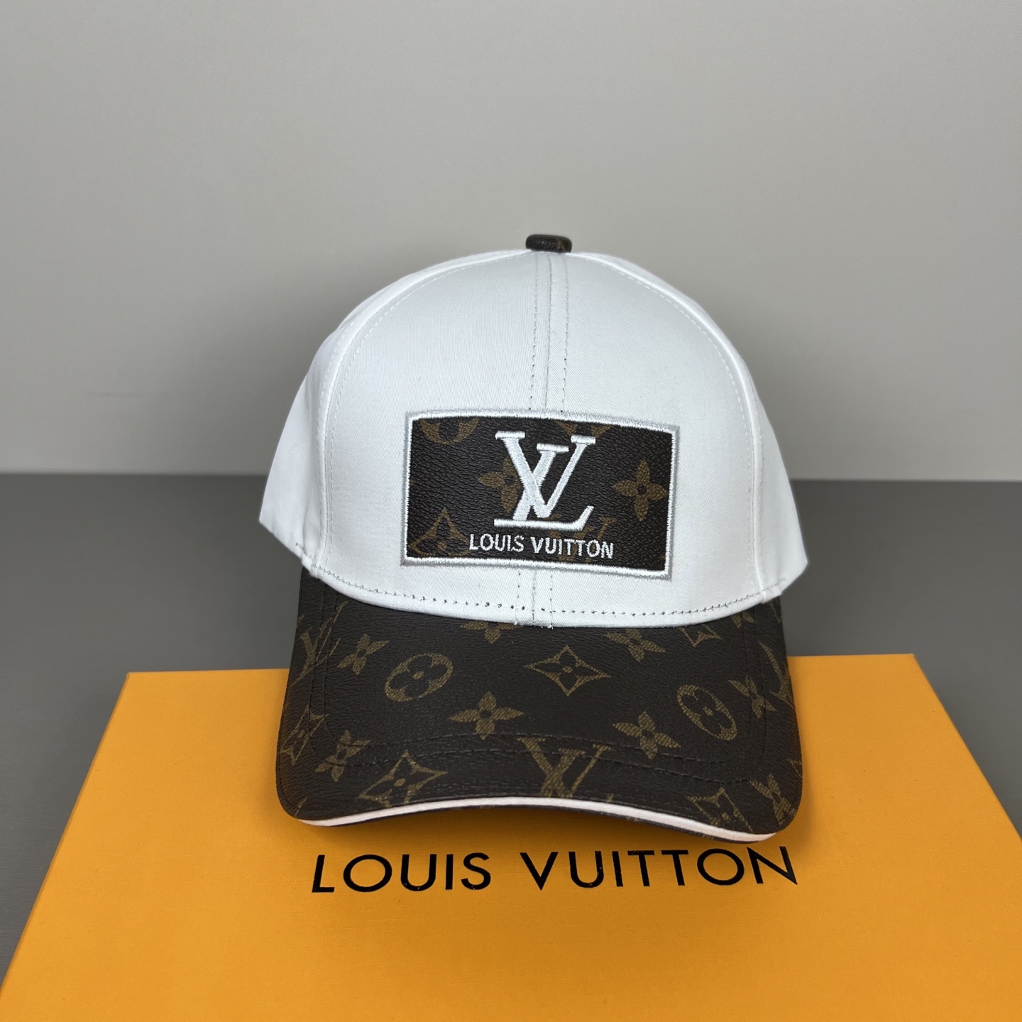 P🧢路易威登lv棒球帽 LouisVuitton😍新款重工打造♥️高端大气，百搭款🤗男女通用！