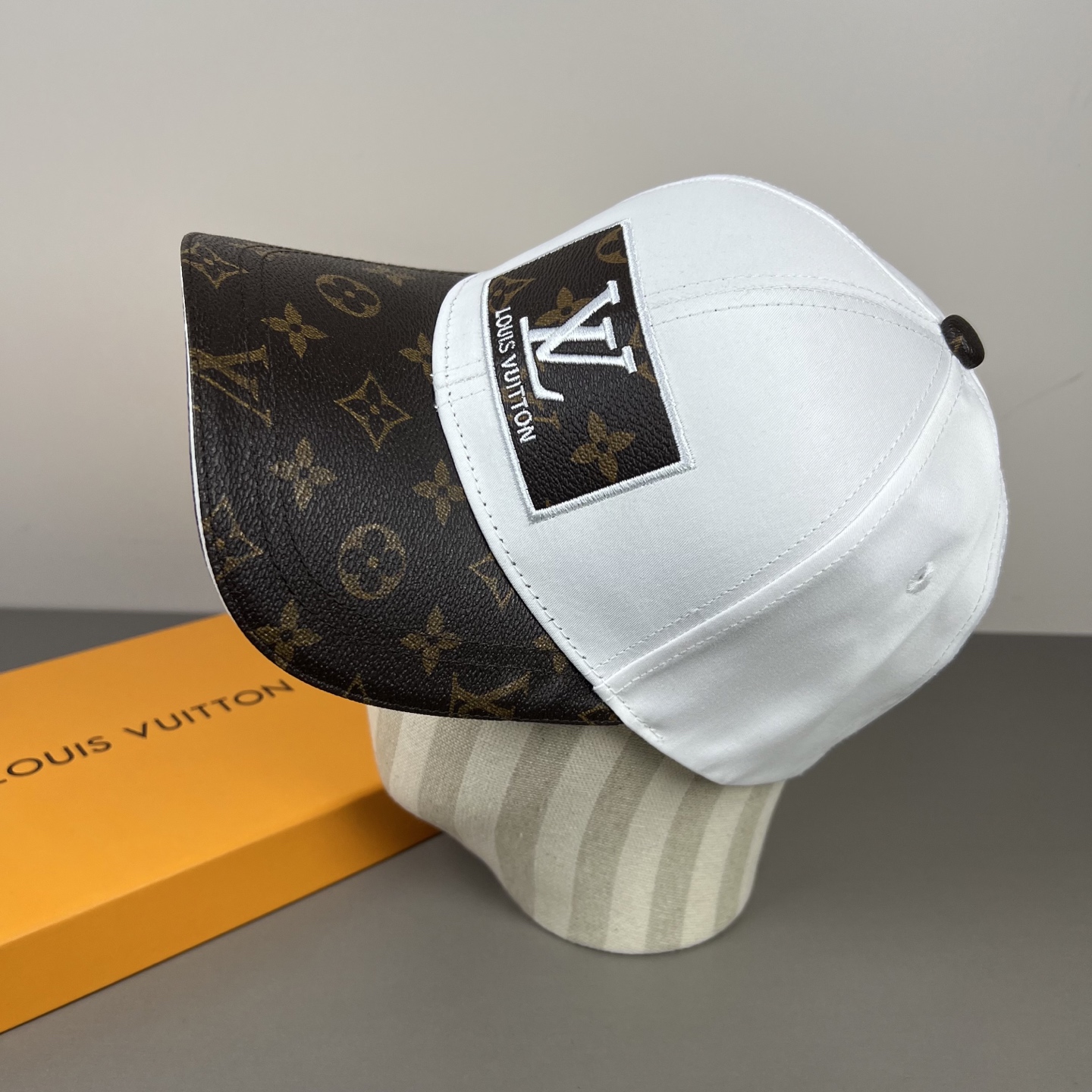 P🧢路易威登lv棒球帽 LouisVuitton😍新款重工打造♥️高端大气，百搭款🤗男女通用！
