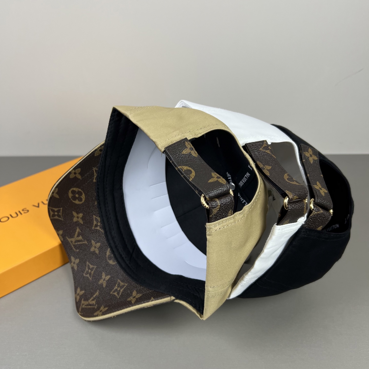 P🧢路易威登lv棒球帽 LouisVuitton😍新款重工打造♥️高端大气，百搭款🤗男女通用！