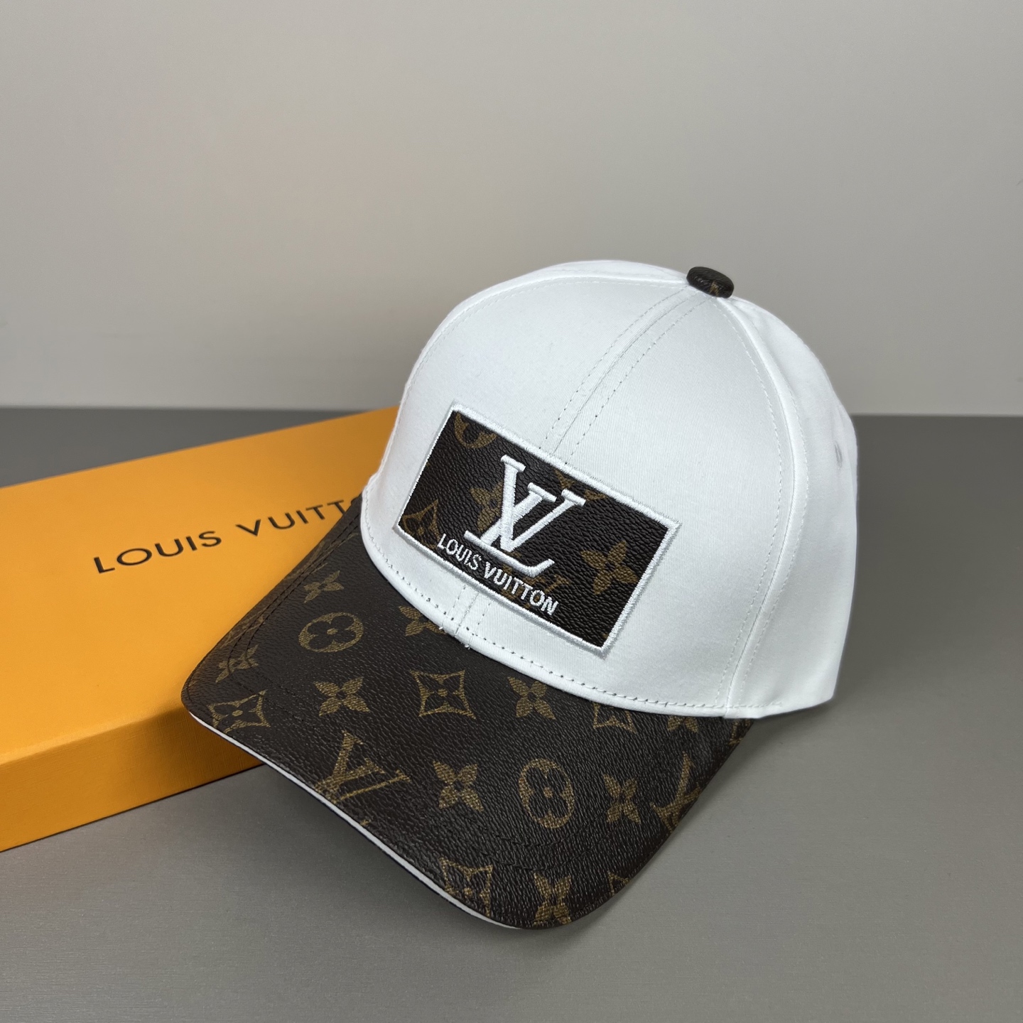 P🧢路易威登lv棒球帽 LouisVuitton😍新款重工打造♥️高端大气，百搭款🤗男女通用！
