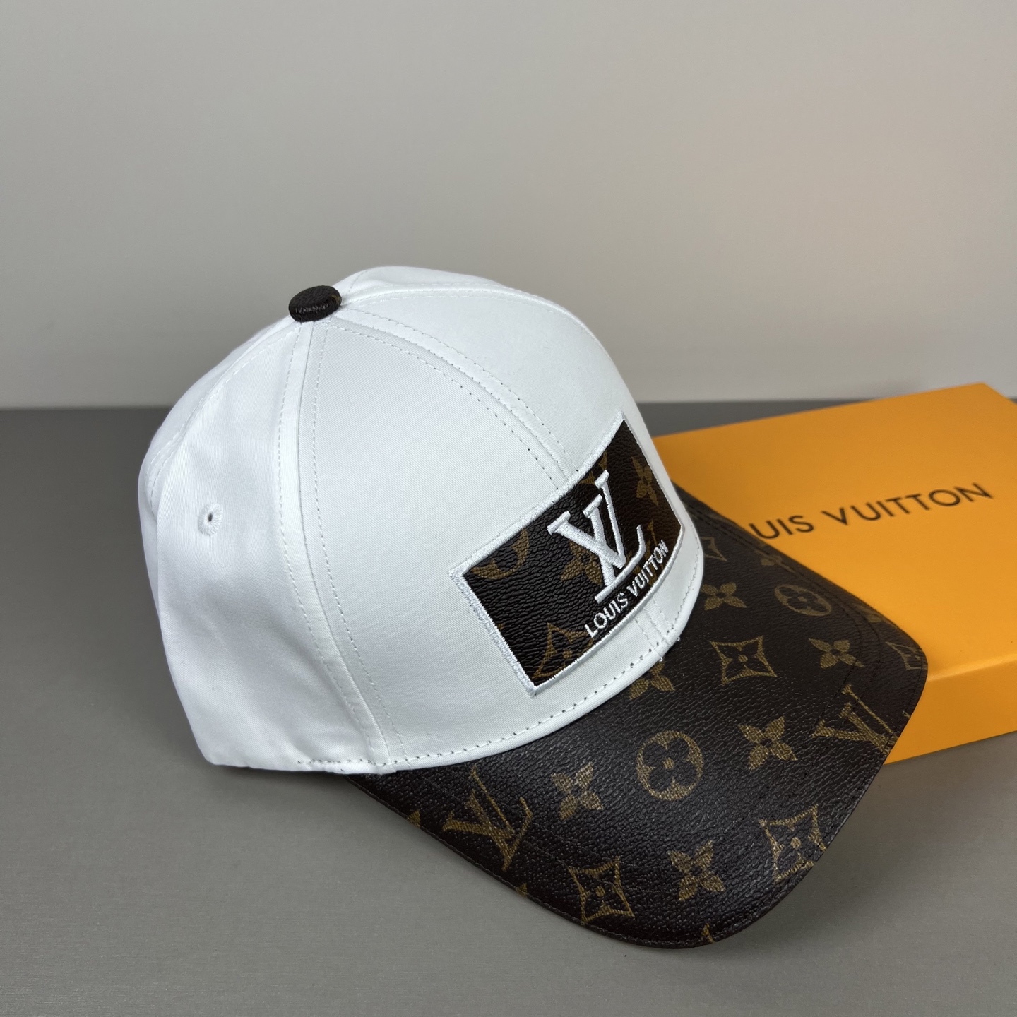P🧢路易威登lv棒球帽 LouisVuitton😍新款重工打造♥️高端大气，百搭款🤗男女通用！