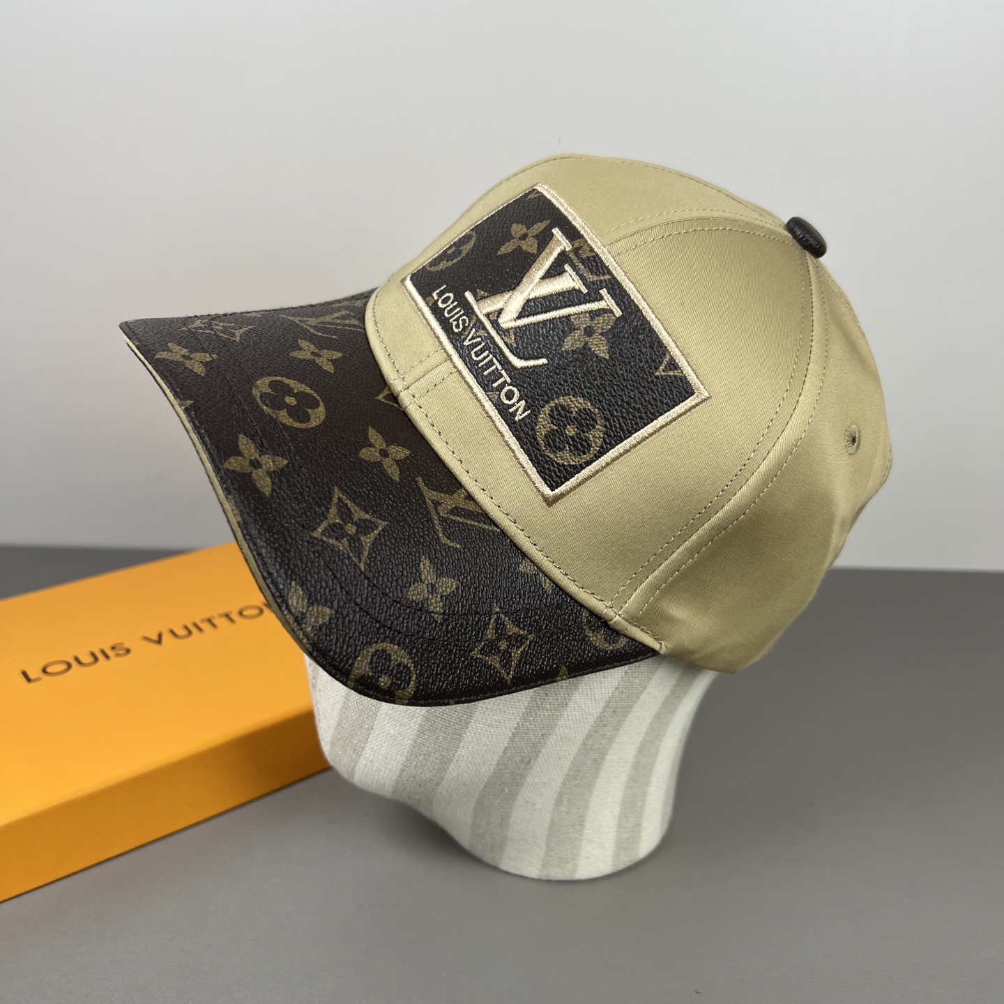 P🧢路易威登lv棒球帽 LouisVuitton😍新款重工打造♥️高端大气，百搭款🤗男女通用！