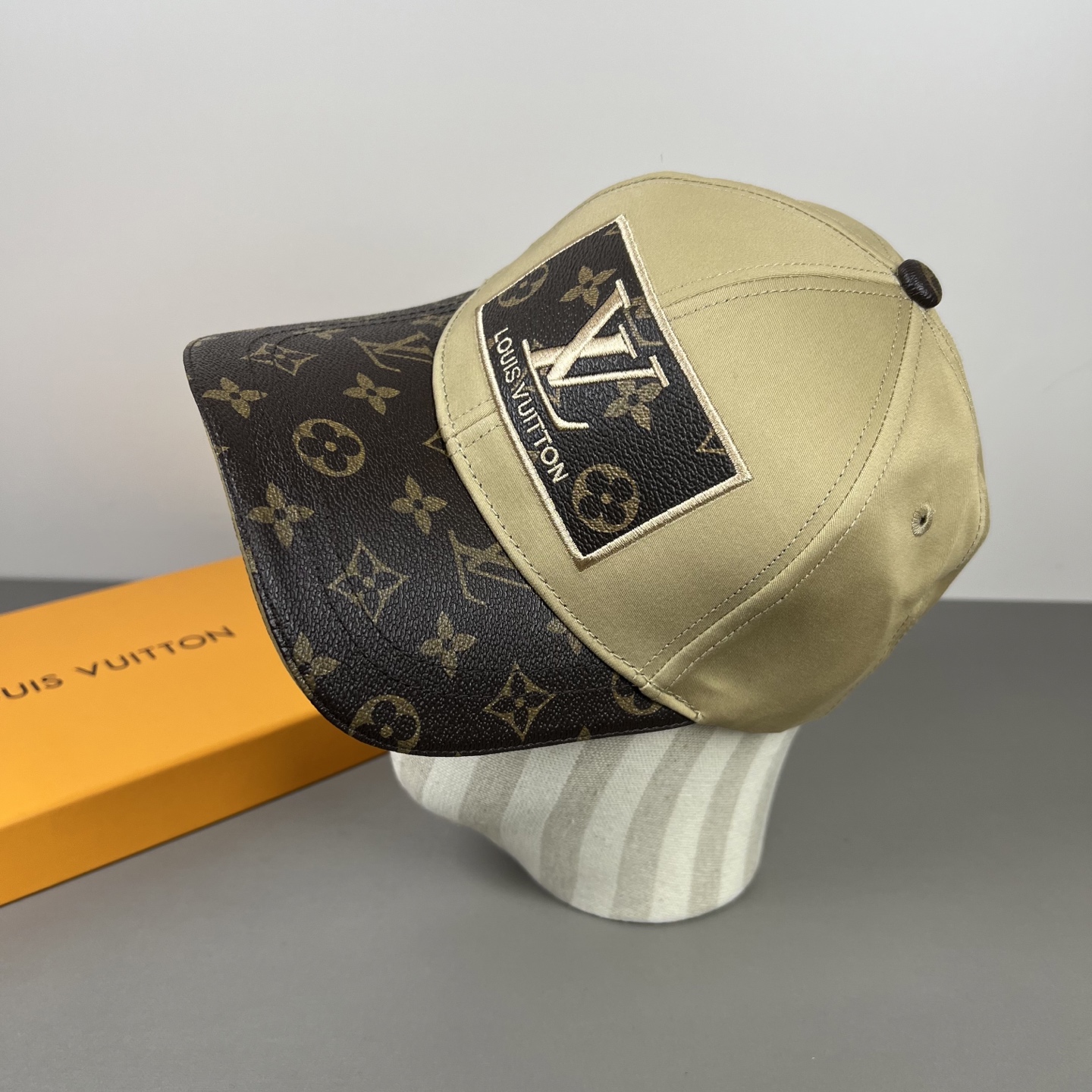 P🧢路易威登lv棒球帽 LouisVuitton😍新款重工打造♥️高端大气，百搭款🤗男女通用！