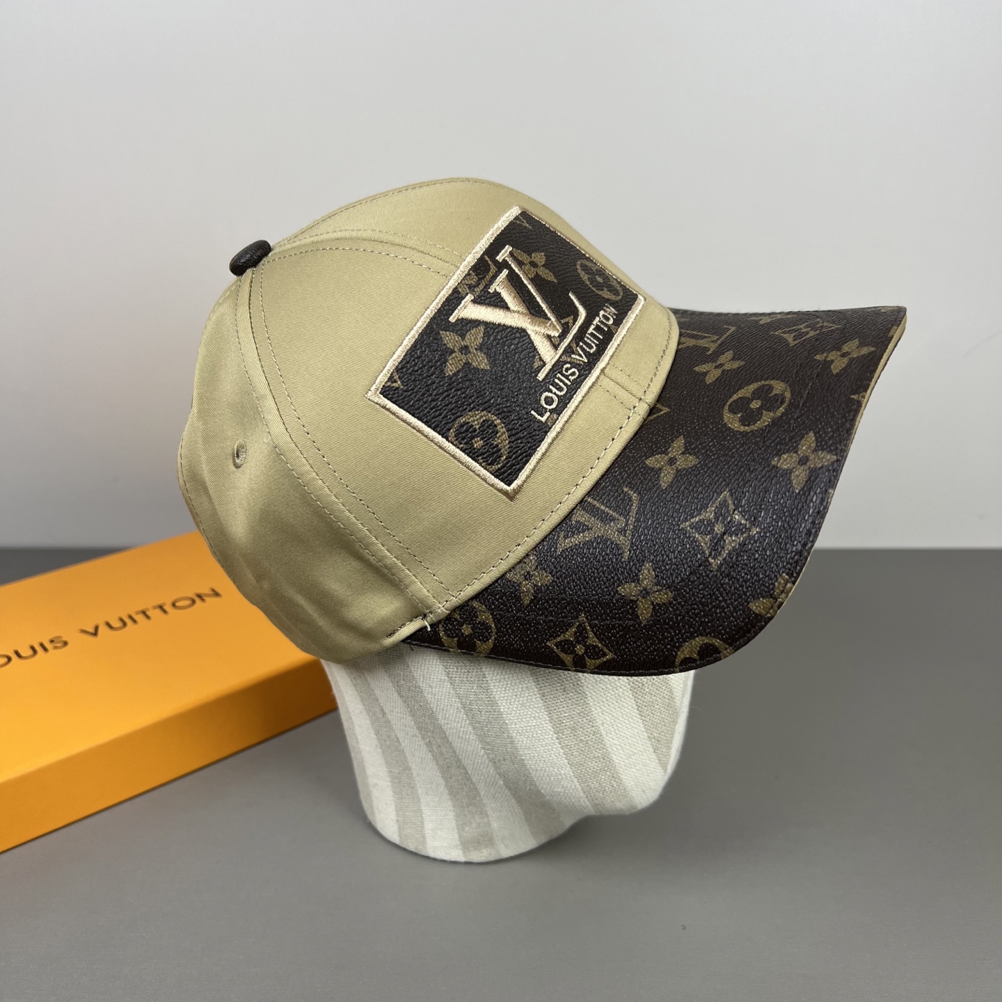 P🧢路易威登lv棒球帽 LouisVuitton😍新款重工打造♥️高端大气，百搭款🤗男女通用！