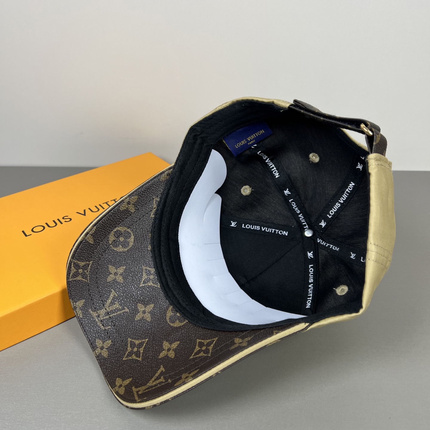 P🧢路易威登lv棒球帽 LouisVuitton😍新款重工打造♥️高端大气，百搭款🤗男女通用！