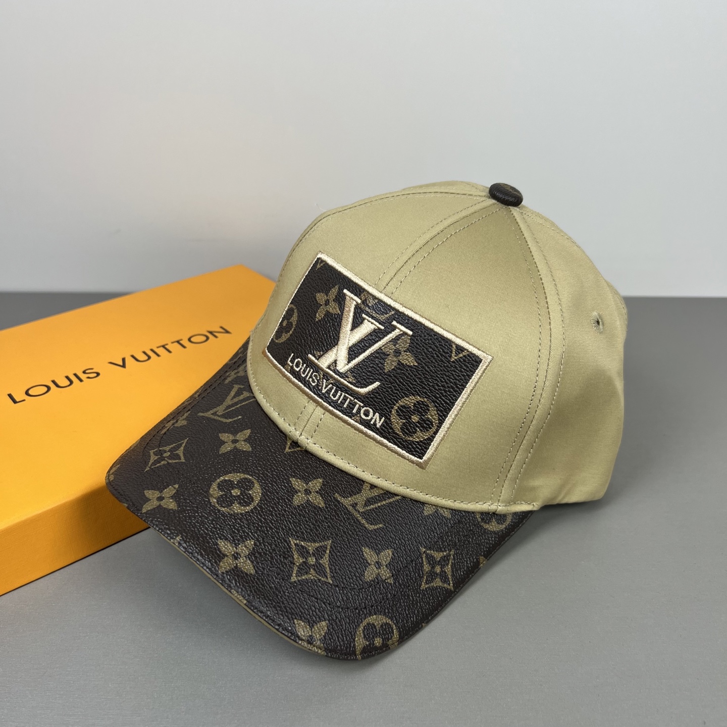 P🧢路易威登lv棒球帽 LouisVuitton😍新款重工打造♥️高端大气，百搭款🤗男女通用！