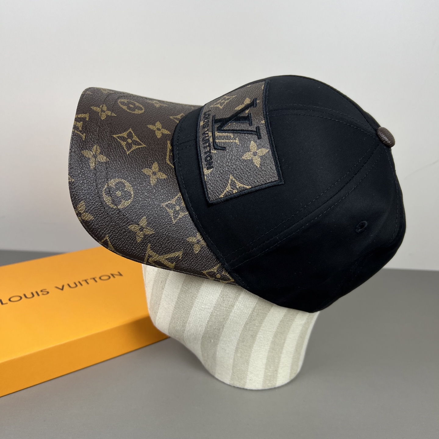 P🧢路易威登lv棒球帽 LouisVuitton😍新款重工打造♥️高端大气，百搭款🤗男女通用！