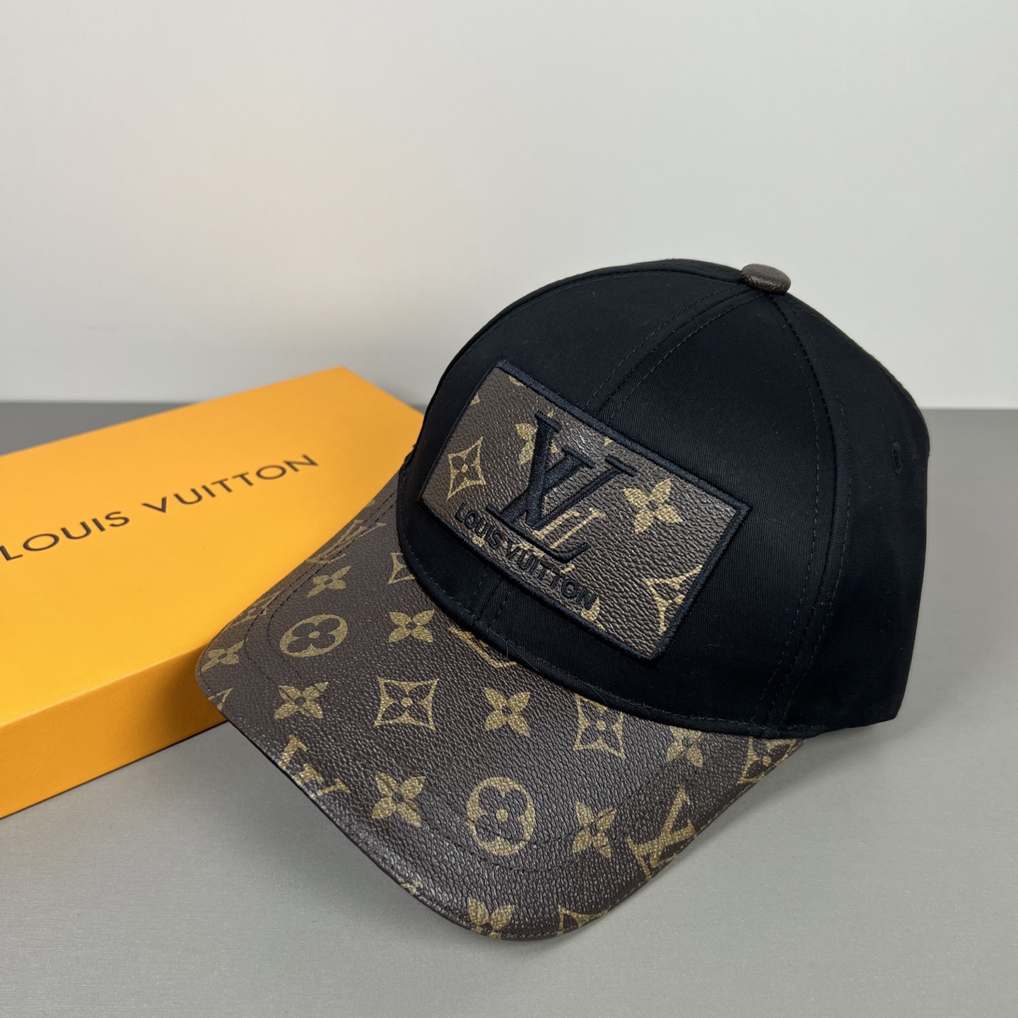 P🧢路易威登lv棒球帽 LouisVuitton😍新款重工打造♥️高端大气，百搭款🤗男女通用！