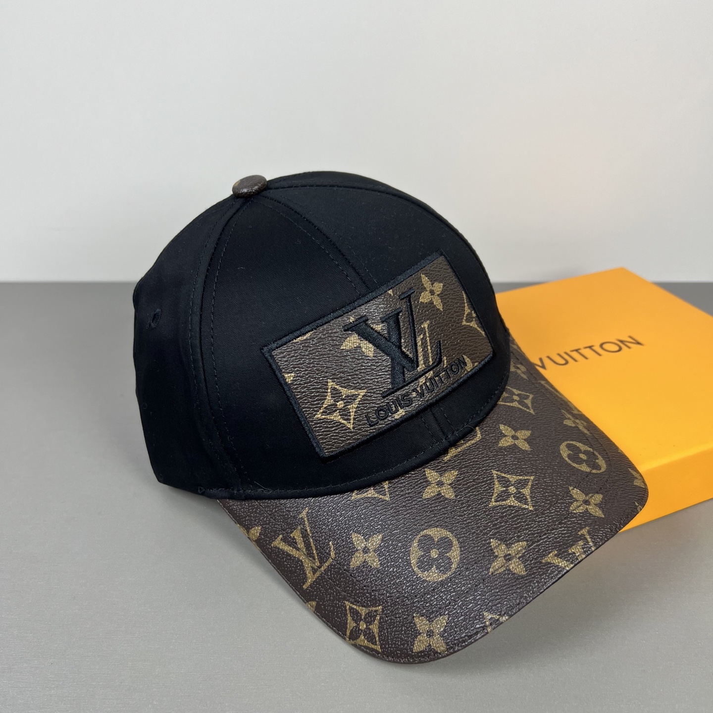 P🧢路易威登lv棒球帽 LouisVuitton😍新款重工打造♥️高端大气，百搭款🤗男女通用！