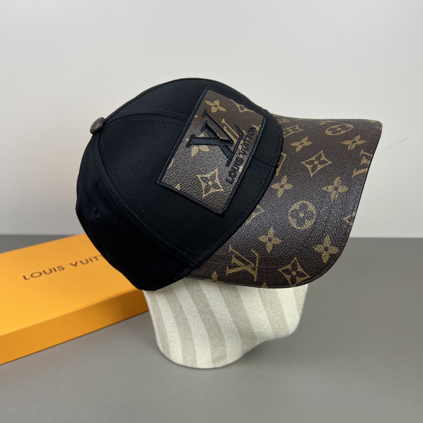 P🧢路易威登lv棒球帽 LouisVuitton😍新款重工打造♥️高端大气，百搭款🤗男女通用！