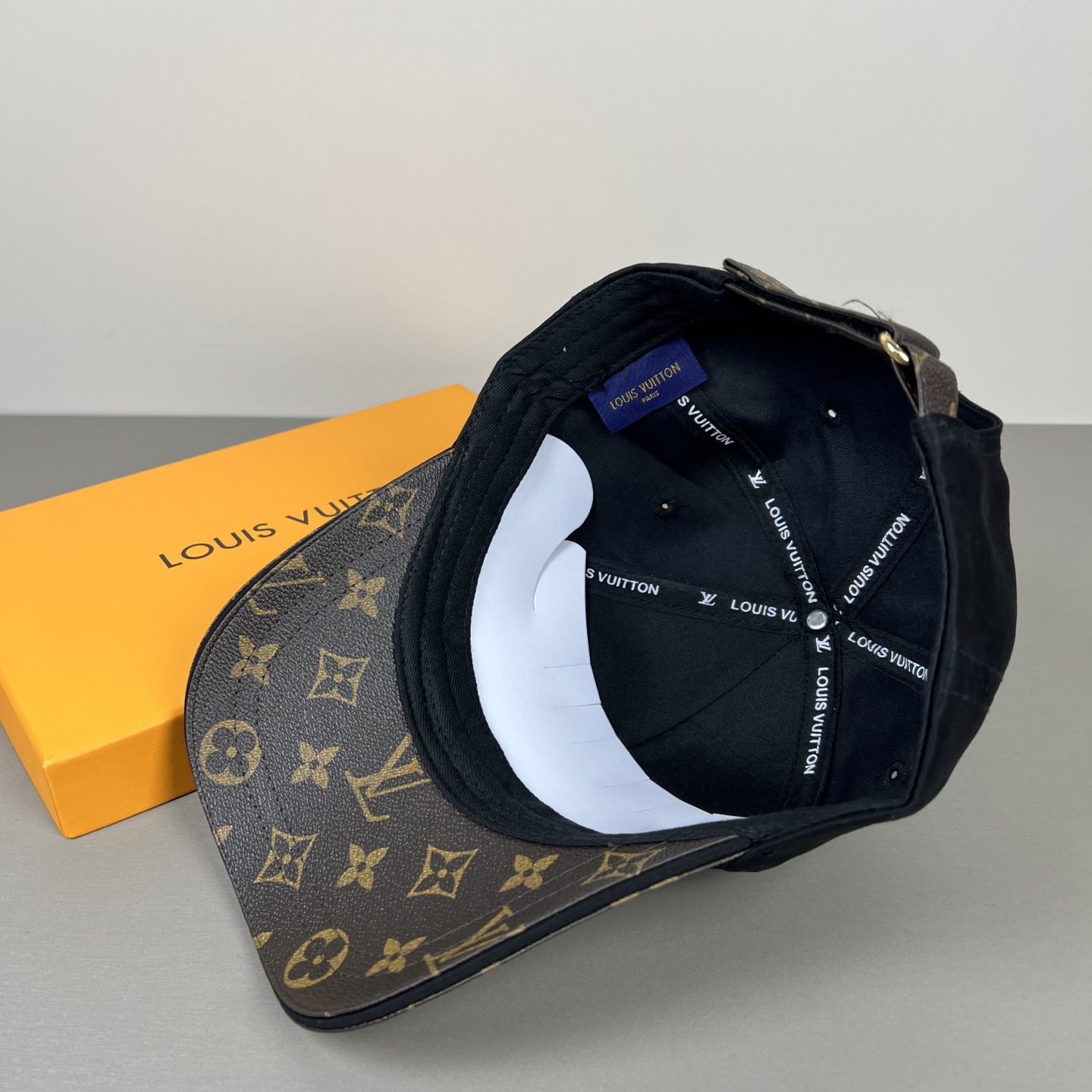 P🧢路易威登lv棒球帽 LouisVuitton😍新款重工打造♥️高端大气，百搭款🤗男女通用！