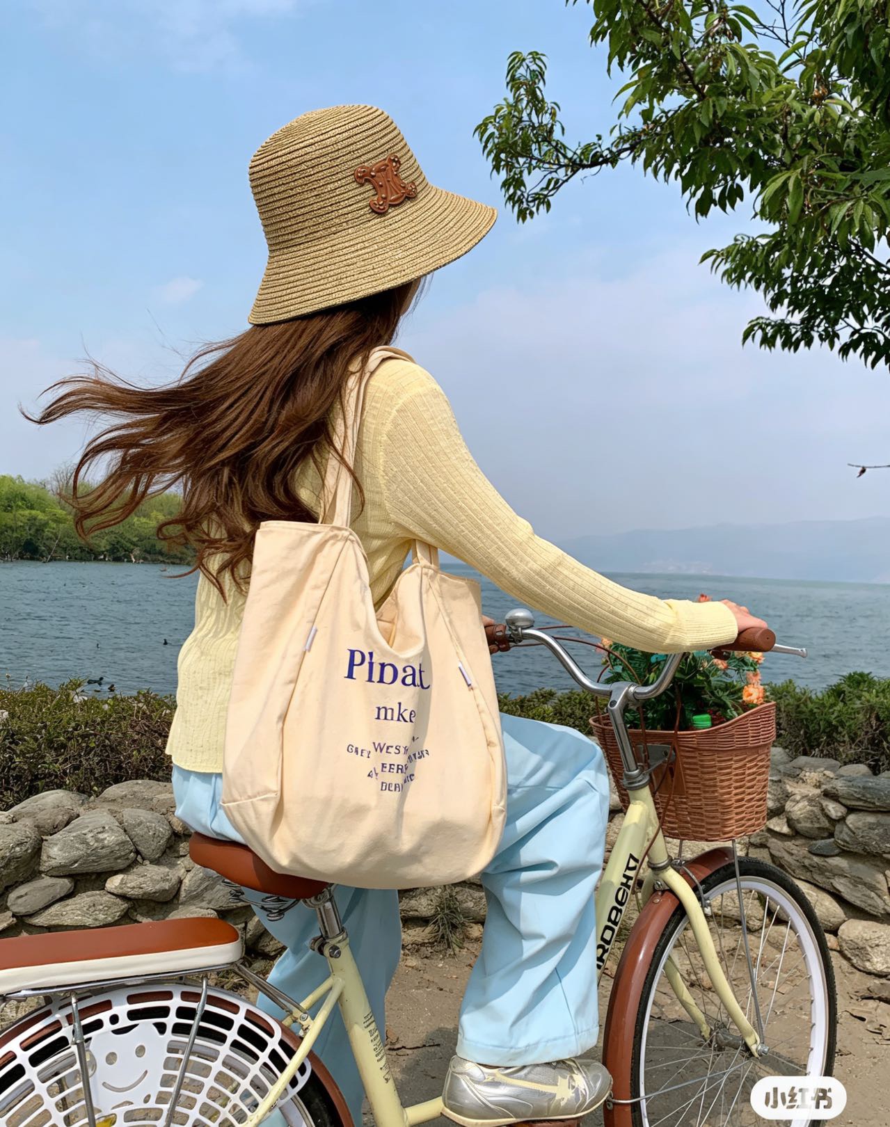 ，思琳CELINE 新款盆帽草帽，小清新，出门必备，纯手工花式编织，柔韧性更强 不易拉断 颜色是比较自然