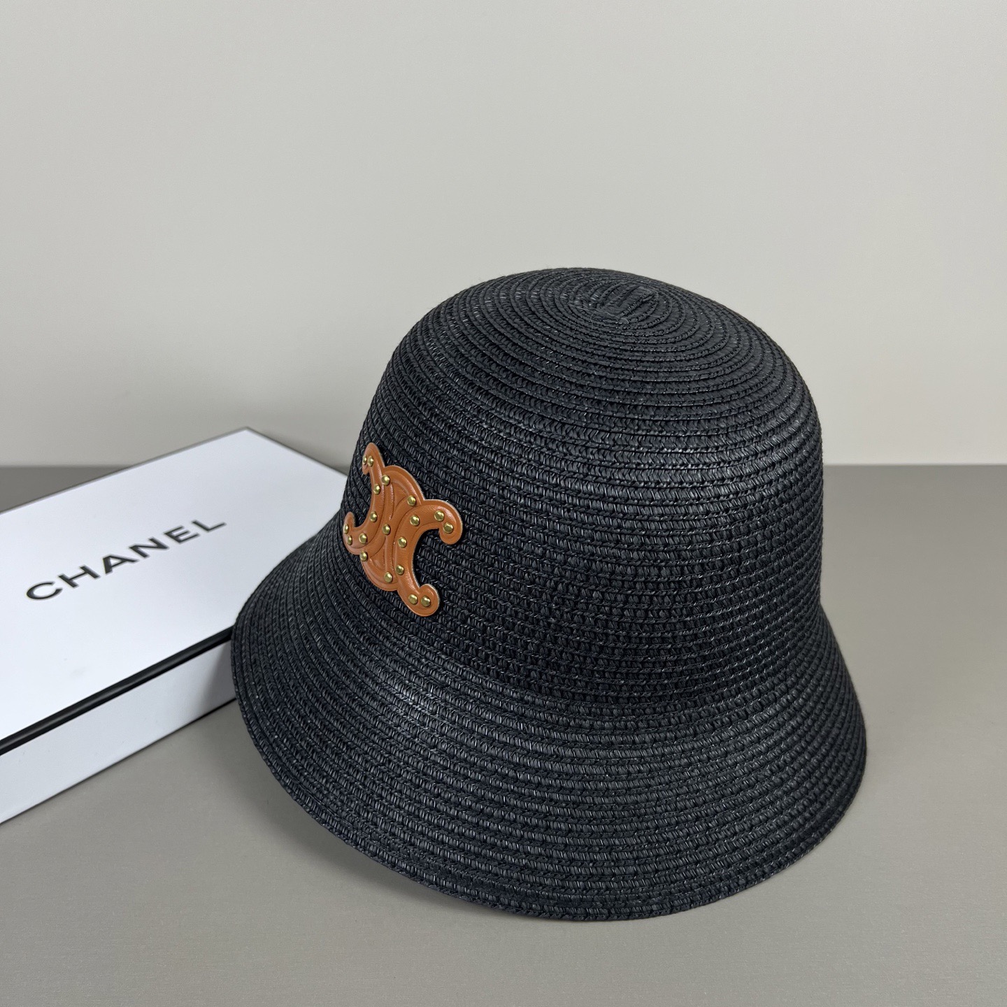 ，思琳CELINE 新款盆帽草帽，小清新，出门必备，纯手工花式编织，柔韧性更强 不易拉断 颜色是比较自然