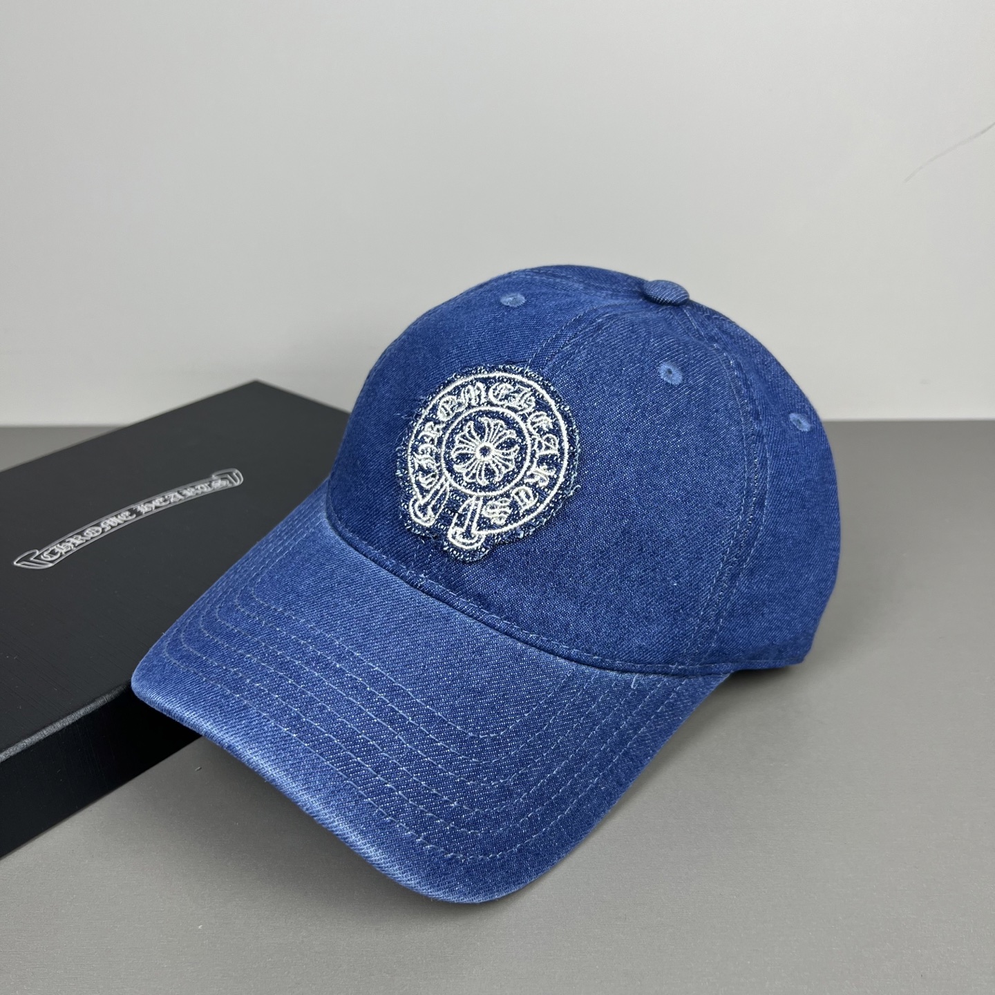 配防尘袋，克罗心最新时尚前卫的休闲设计风格，戴上头就是这样好看看哦，做工精细，男女同款！