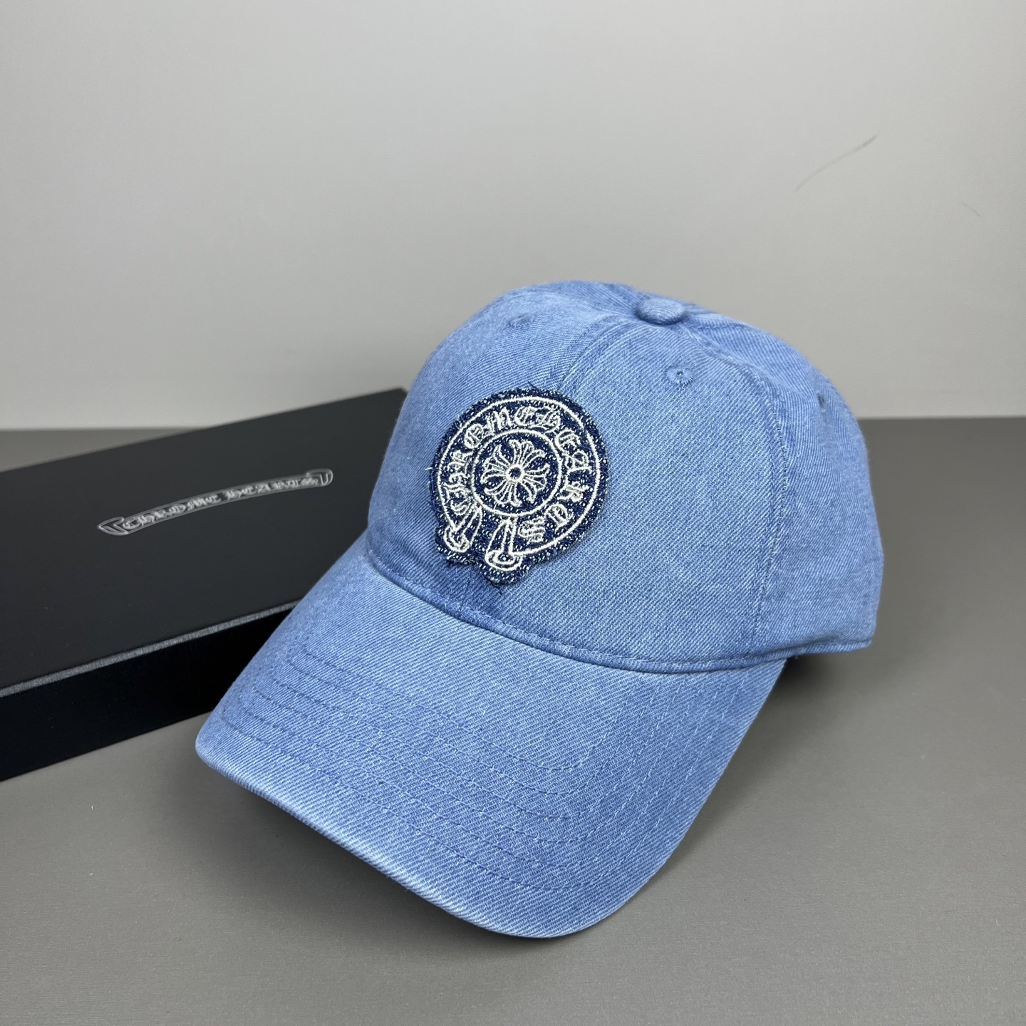 配防尘袋，克罗心最新时尚前卫的休闲设计风格，戴上头就是这样好看看哦，做工精细，男女同款！