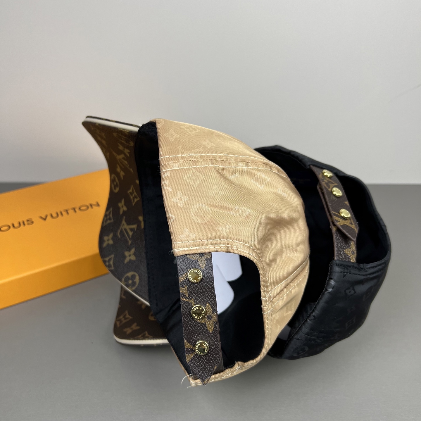 🌾🧢路易威登lv棒球帽 LouisVuitton😍新款重工打造♥️高端大气，百搭款🤗男女通用！