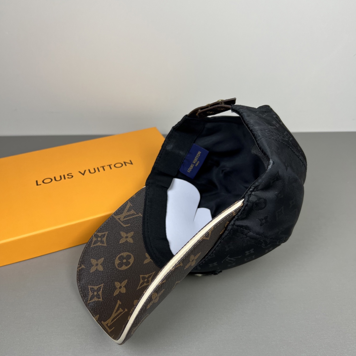 🌾🧢路易威登lv棒球帽 LouisVuitton😍新款重工打造♥️高端大气，百搭款🤗男女通用！