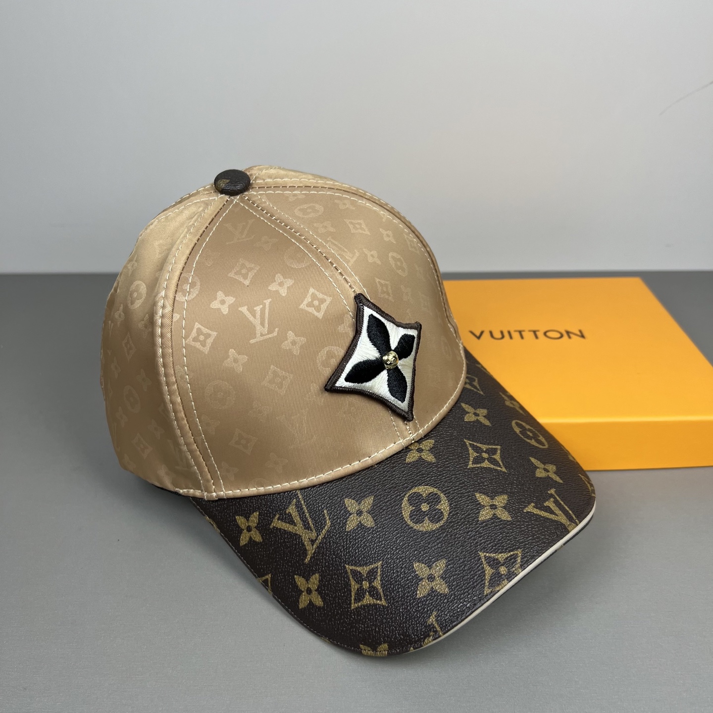 🌾🧢路易威登lv棒球帽 LouisVuitton😍新款重工打造♥️高端大气，百搭款🤗男女通用！