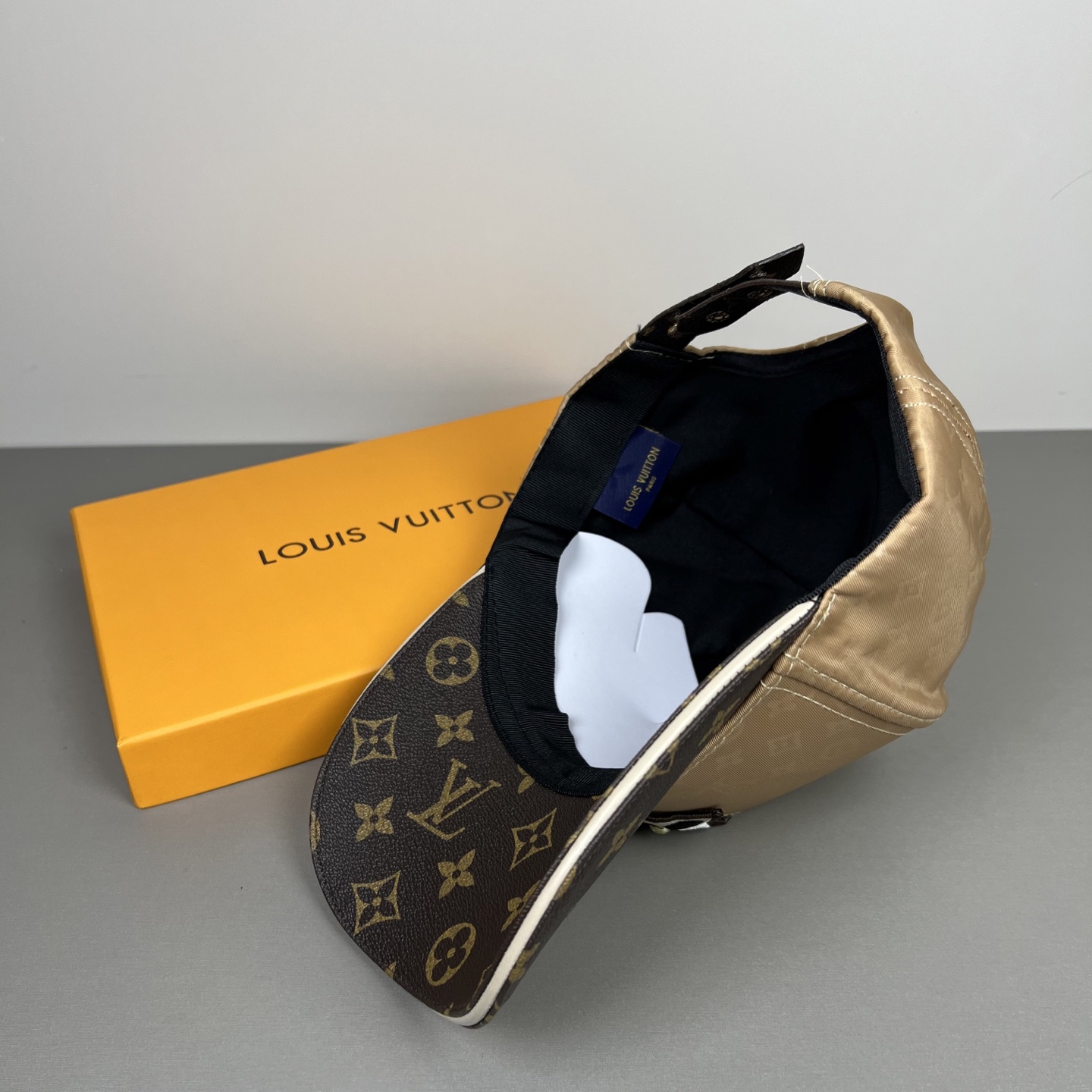 🌾🧢路易威登lv棒球帽 LouisVuitton😍新款重工打造♥️高端大气，百搭款🤗男女通用！