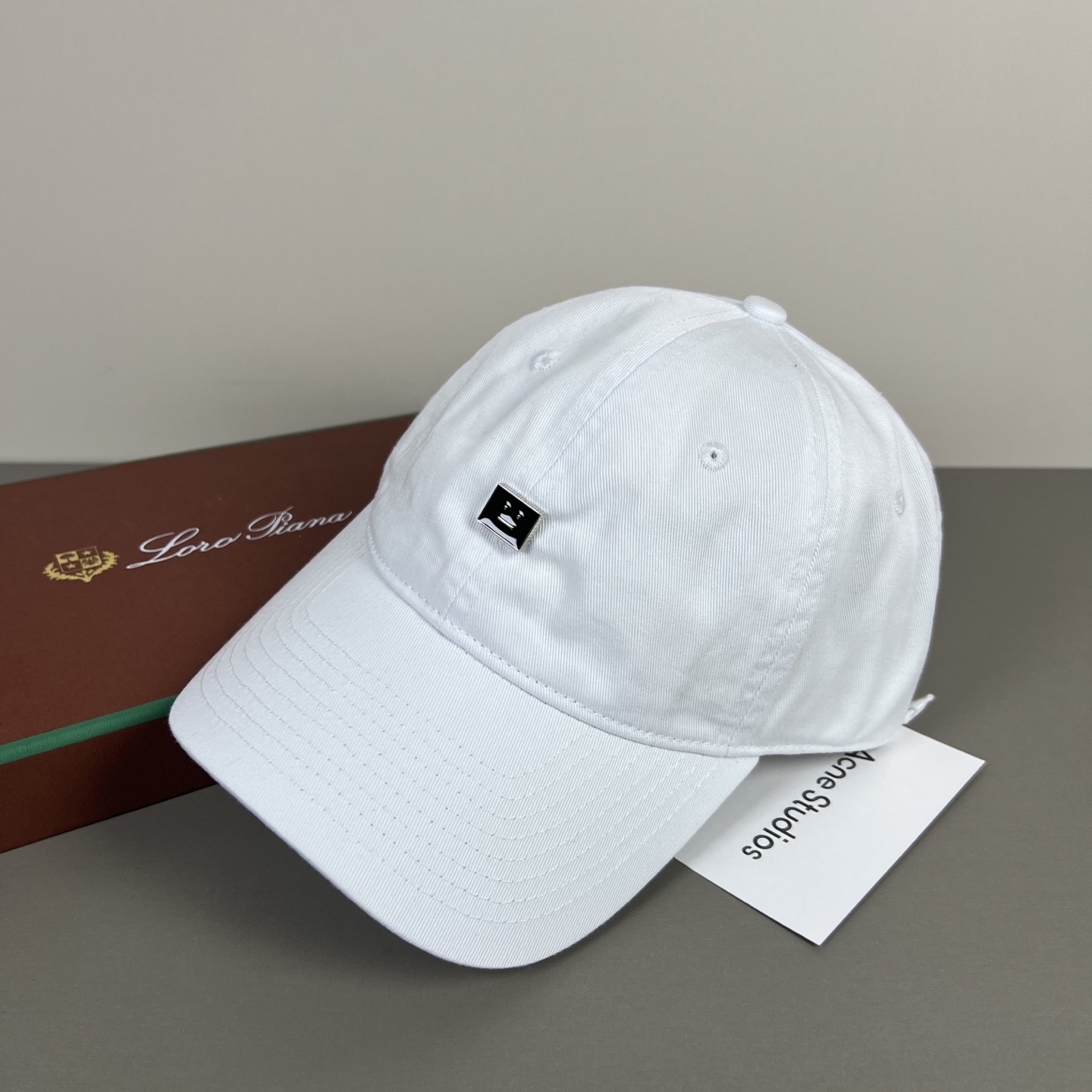 🌾Acne Studios 爱克尼笑脸男女同款 ！！它的料子是特殊定制料，选用密实的棉制成经过两次水洗工