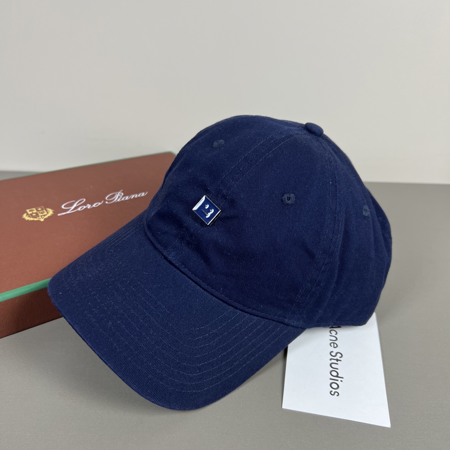 🌾Acne Studios 爱克尼笑脸男女同款 ！！它的料子是特殊定制料，选用密实的棉制成经过两次水洗工