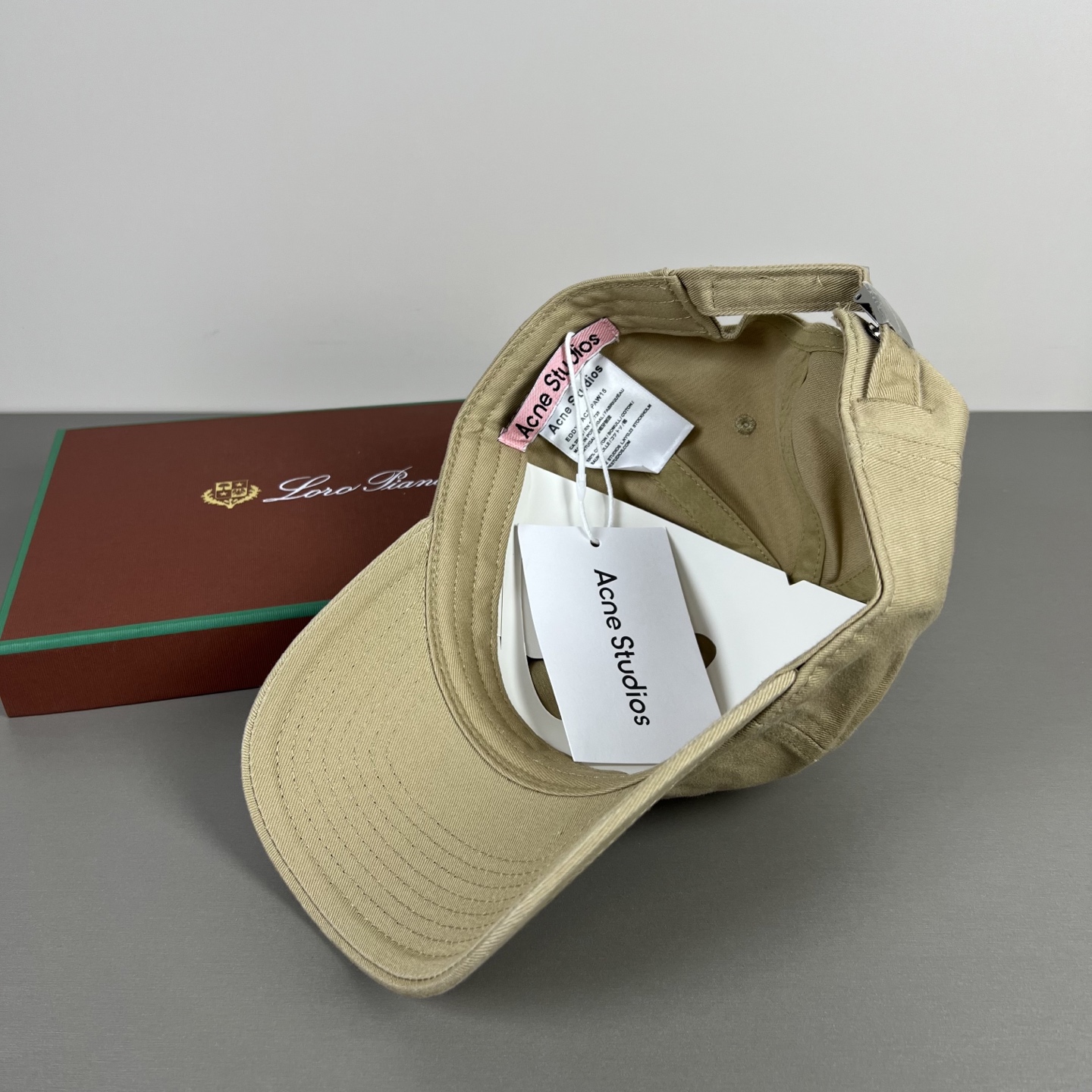 🌾Acne Studios 爱克尼笑脸男女同款 ！！它的料子是特殊定制料，选用密实的棉制成经过两次水洗工