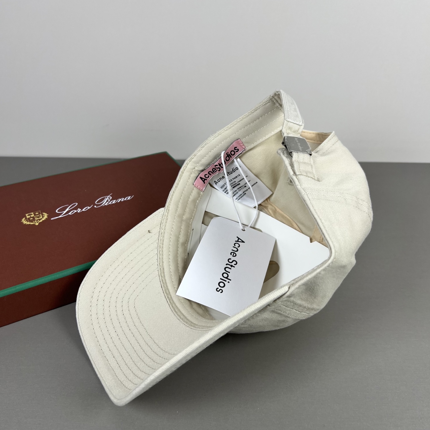 🌾Acne Studios 爱克尼笑脸男女同款 ！！它的料子是特殊定制料，选用密实的棉制成经过两次水洗工
