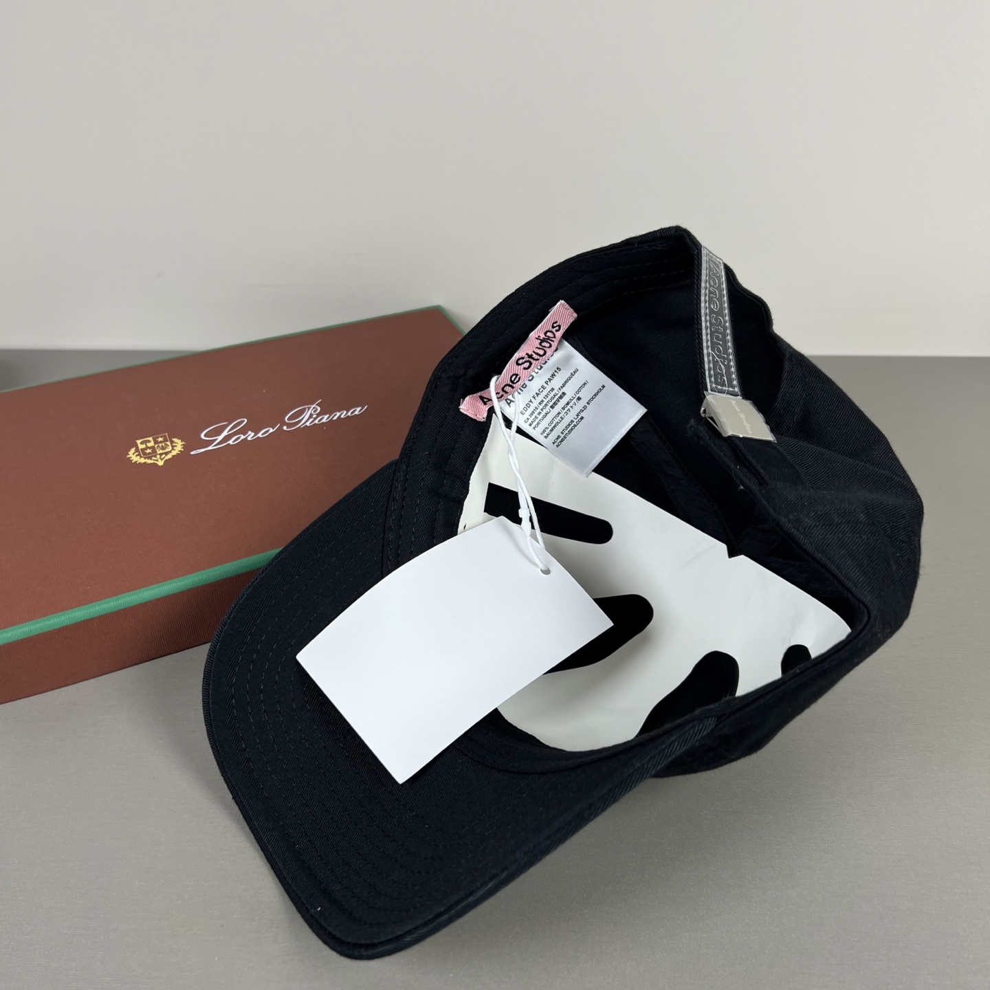 🌾Acne Studios 爱克尼笑脸男女同款 ！！它的料子是特殊定制料，选用密实的棉制成经过两次水洗工