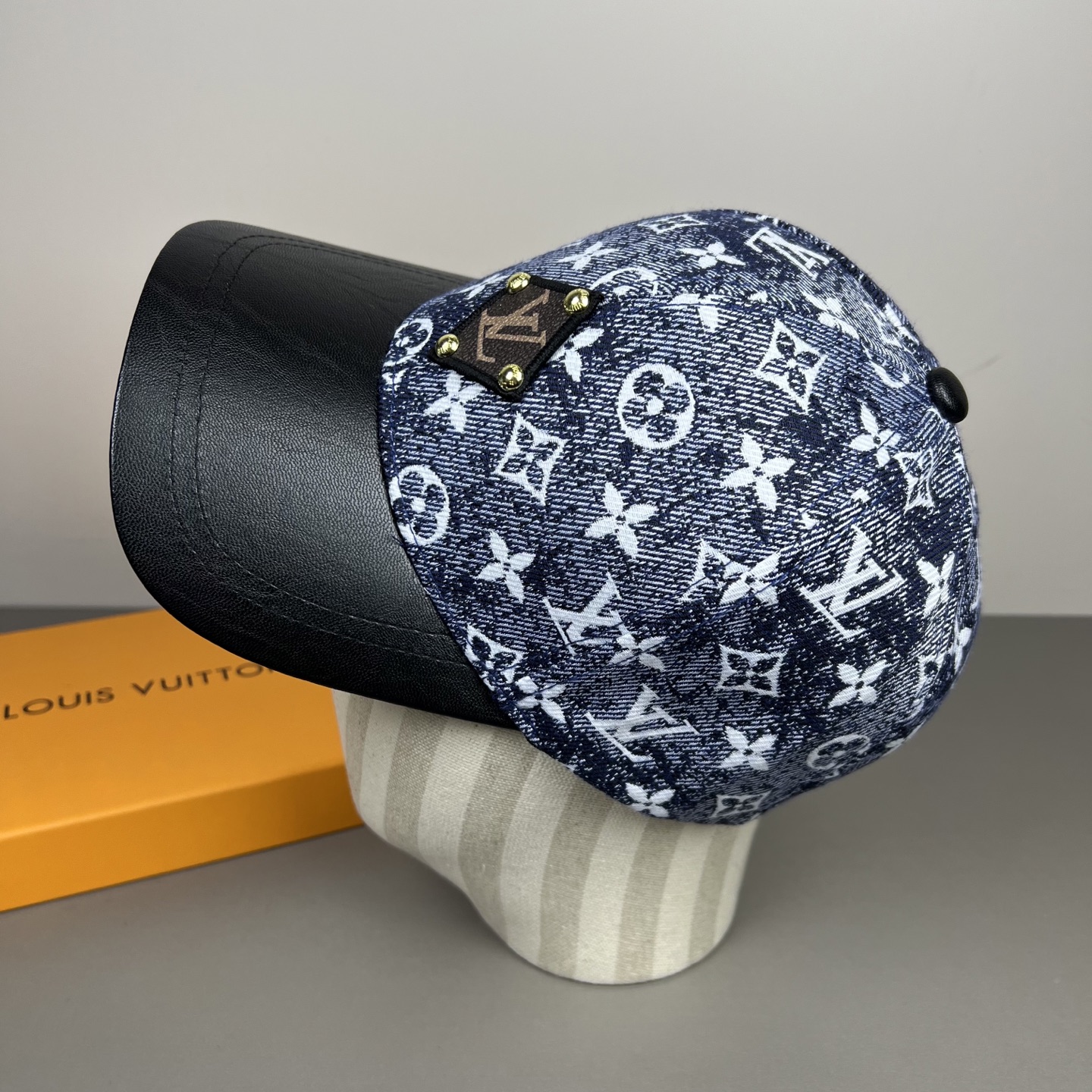 🌾🧢路易威登lv棒球帽 LouisVuitton😍新款重工打造♥️高端大气，百搭款🤗男女通用！