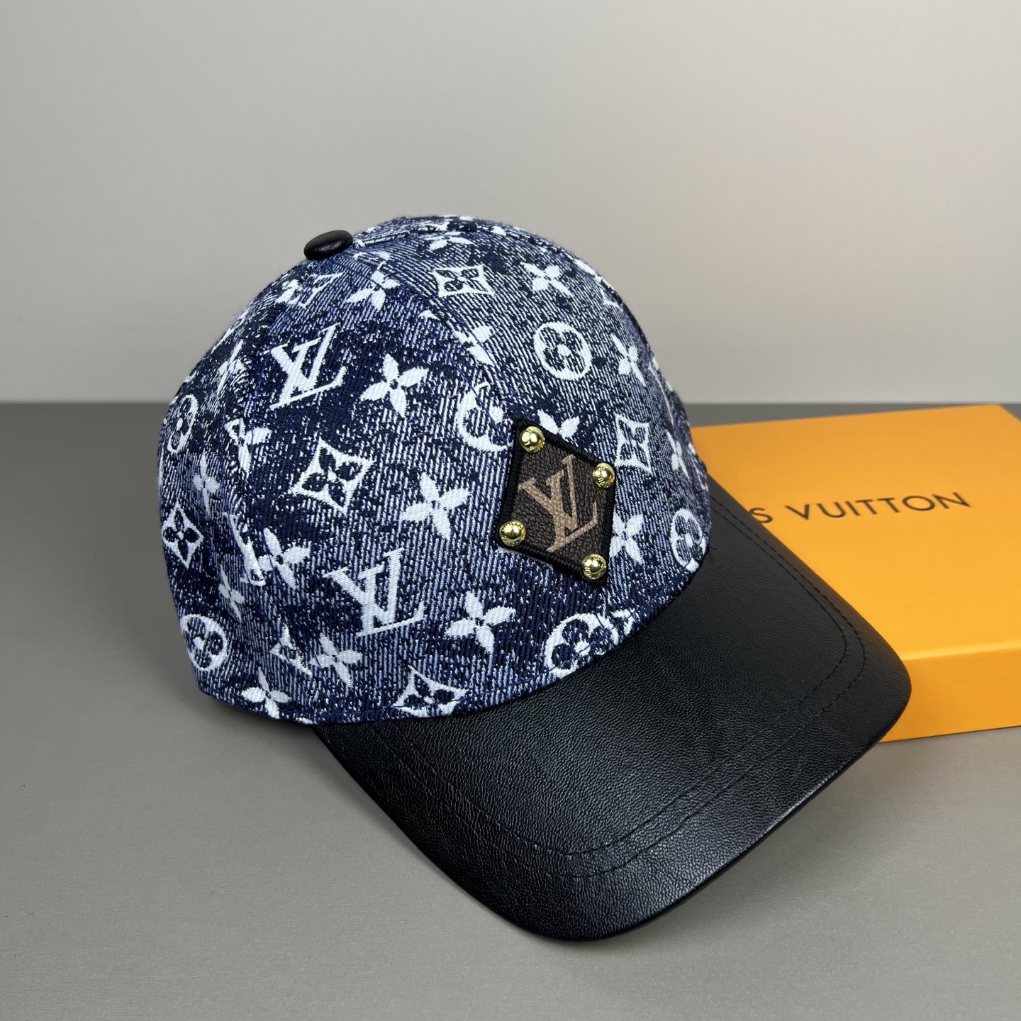 🌾🧢路易威登lv棒球帽 LouisVuitton😍新款重工打造♥️高端大气，百搭款🤗男女通用！