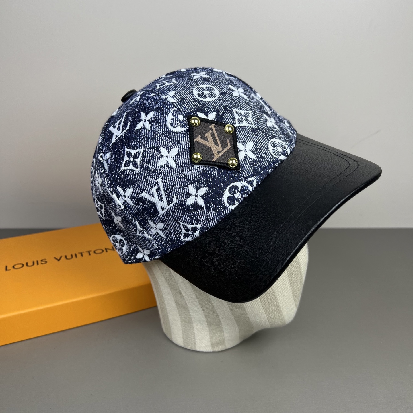 🌾🧢路易威登lv棒球帽 LouisVuitton😍新款重工打造♥️高端大气，百搭款🤗男女通用！
