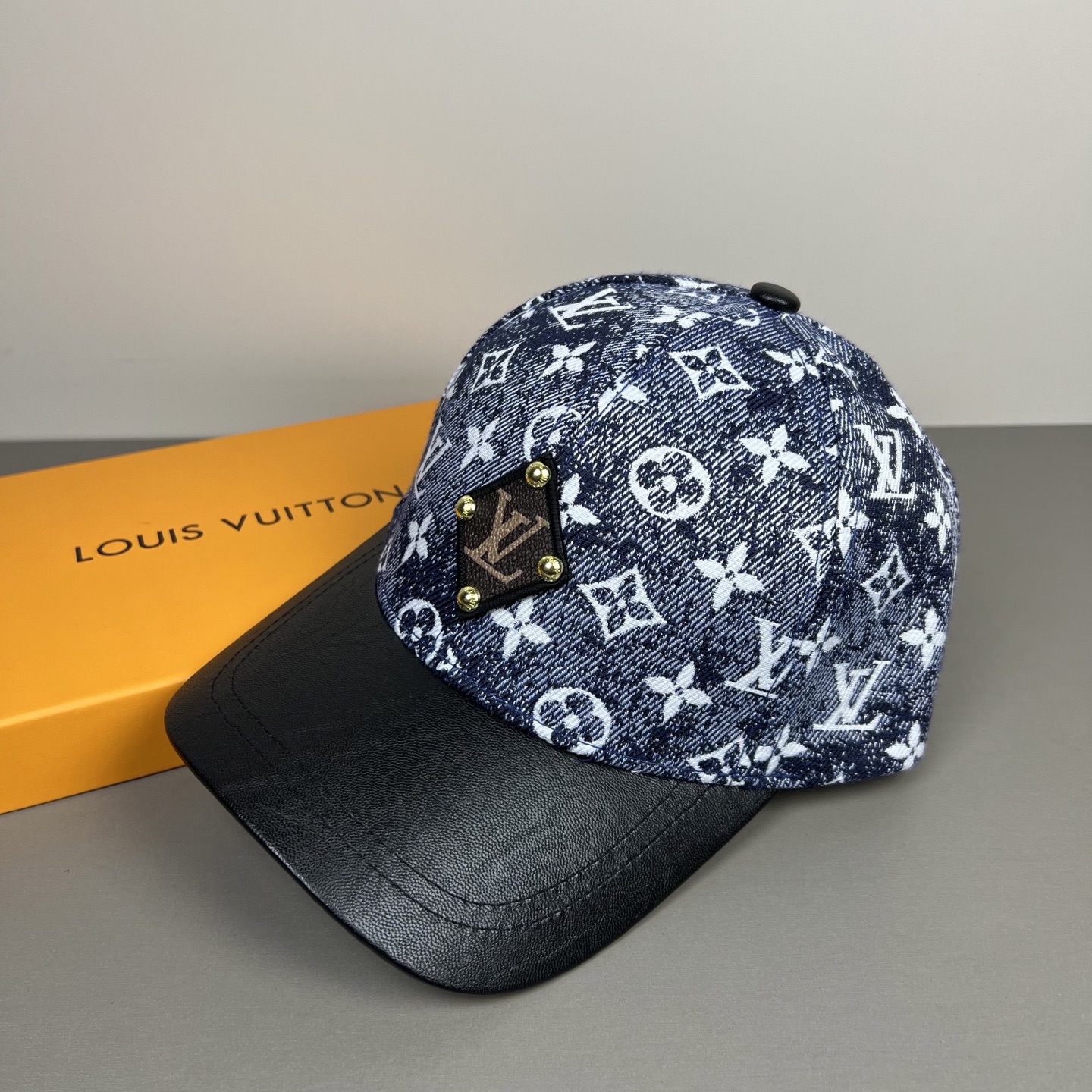 🌾🧢路易威登lv棒球帽 LouisVuitton😍新款重工打造♥️高端大气，百搭款🤗男女通用！