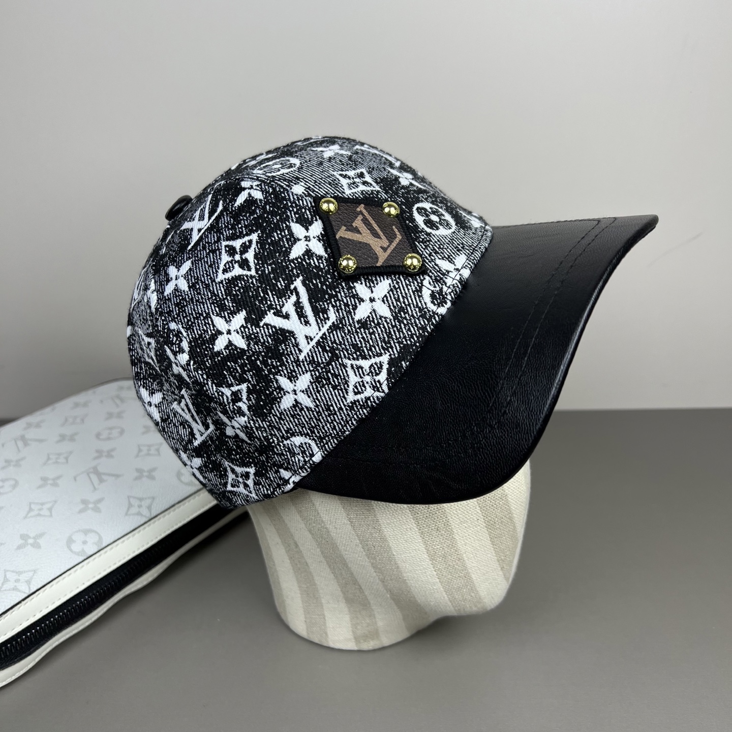 🌾🧢路易威登lv棒球帽 LouisVuitton😍新款重工打造♥️高端大气，百搭款🤗男女通用！