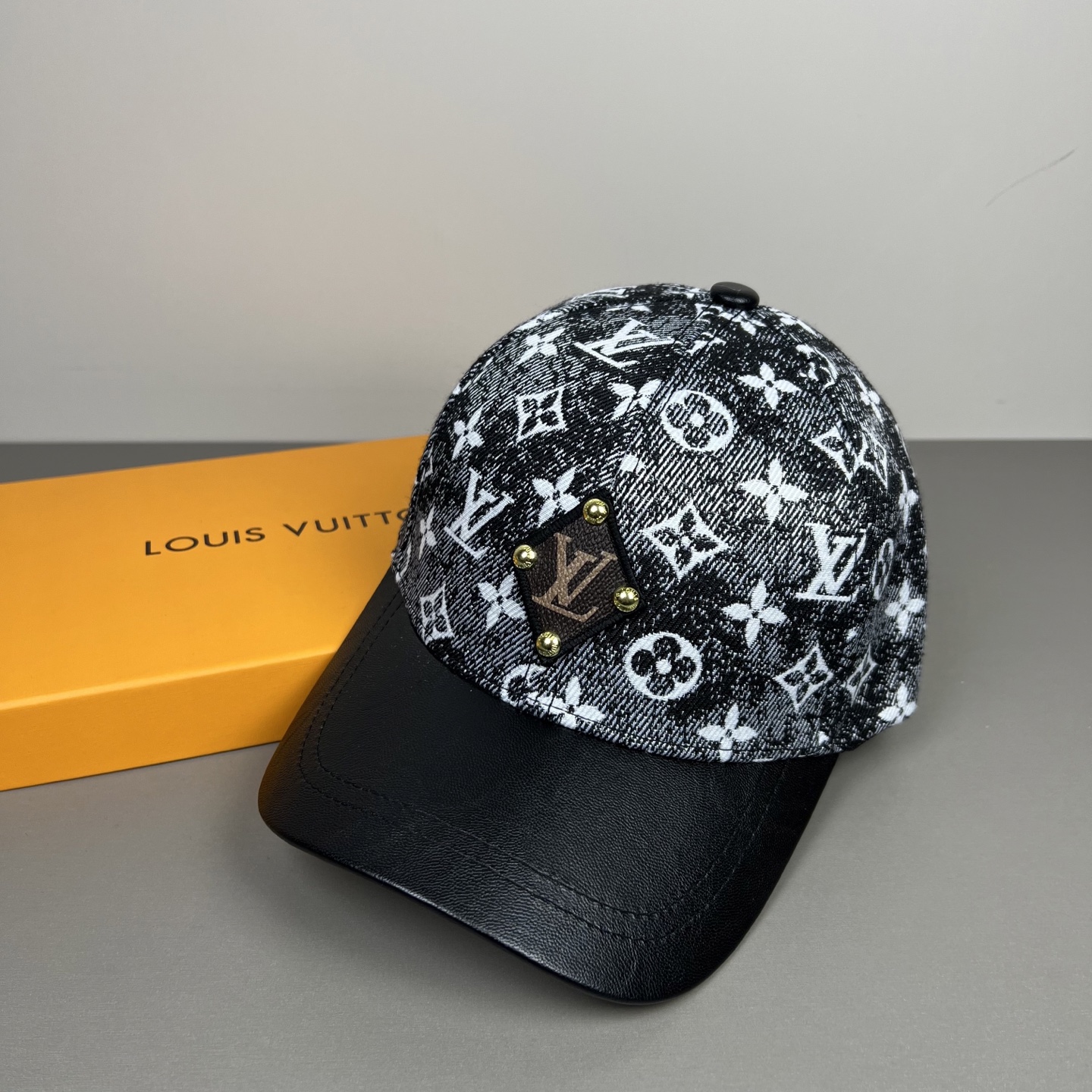 🌾🧢路易威登lv棒球帽 LouisVuitton😍新款重工打造♥️高端大气，百搭款🤗男女通用！