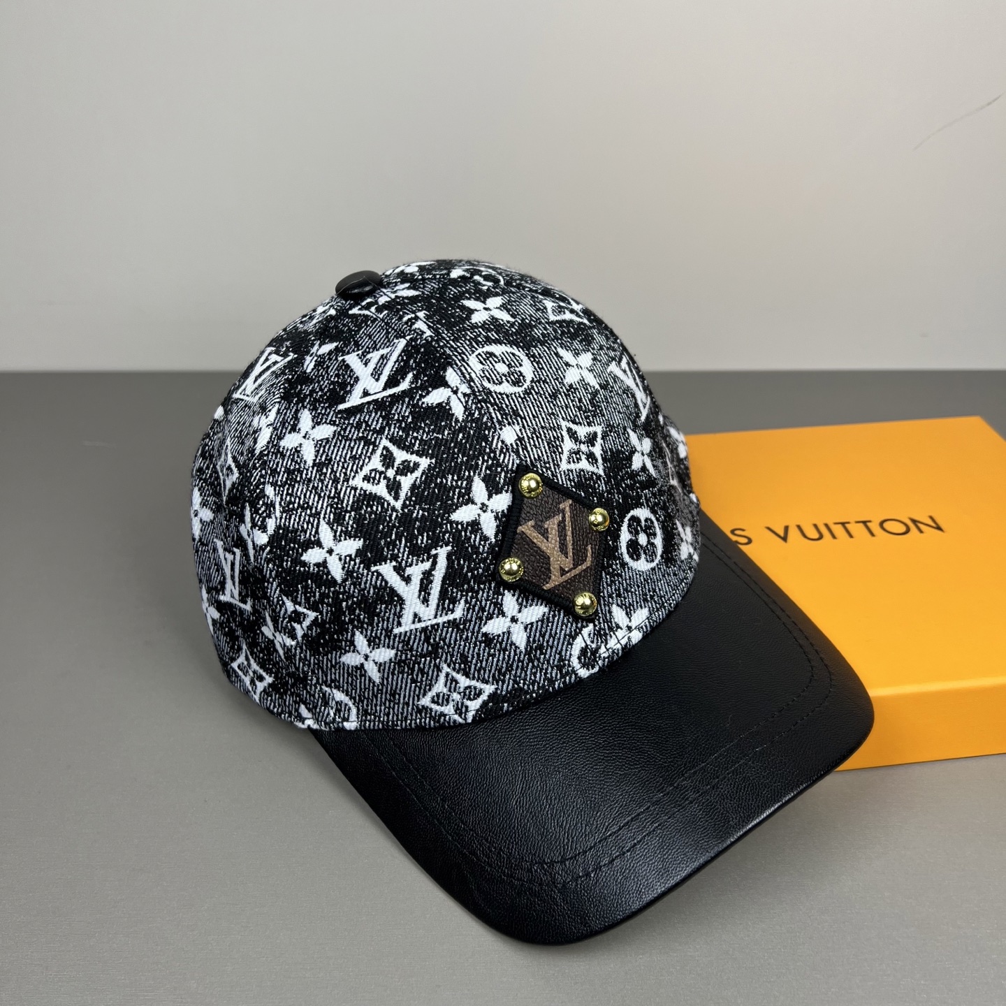 🌾🧢路易威登lv棒球帽 LouisVuitton😍新款重工打造♥️高端大气，百搭款🤗男女通用！