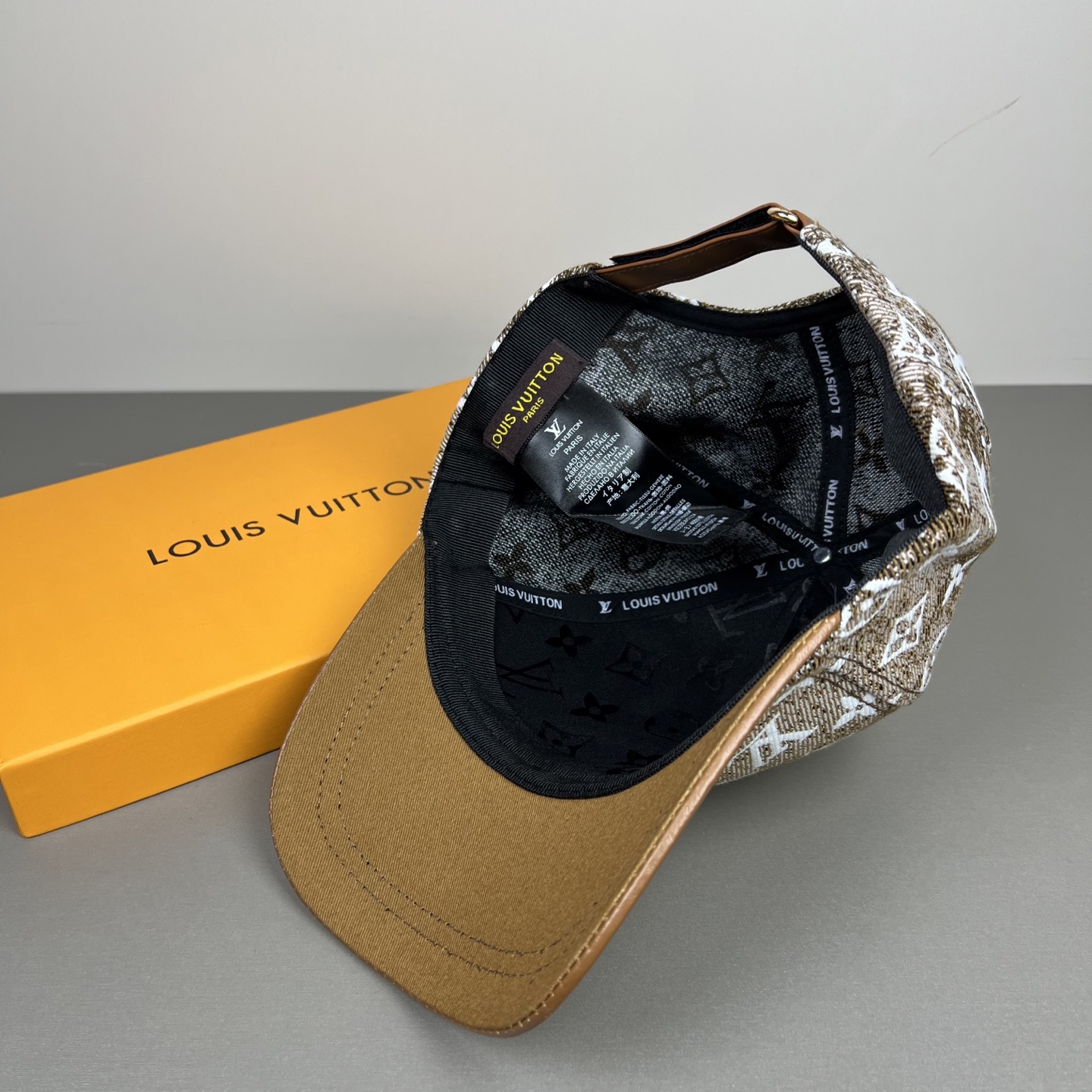 🌾🧢路易威登lv棒球帽 LouisVuitton😍新款重工打造♥️高端大气，百搭款🤗男女通用！