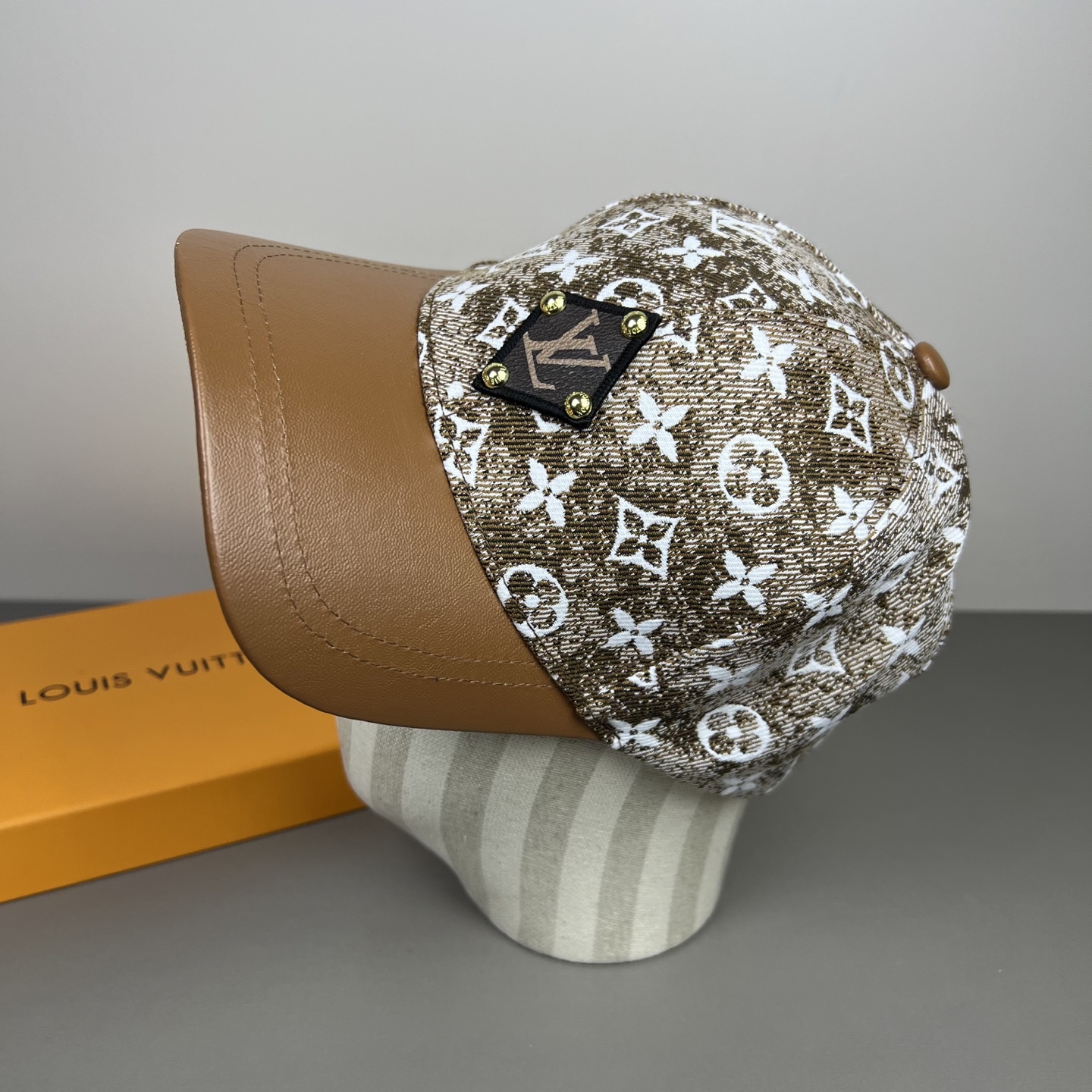 🌾🧢路易威登lv棒球帽 LouisVuitton😍新款重工打造♥️高端大气，百搭款🤗男女通用！