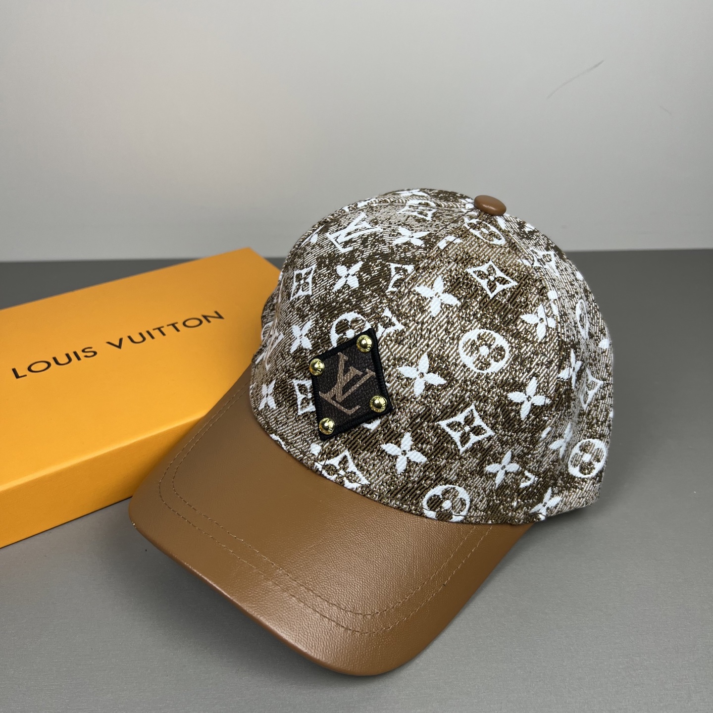 🌾🧢路易威登lv棒球帽 LouisVuitton😍新款重工打造♥️高端大气，百搭款🤗男女通用！