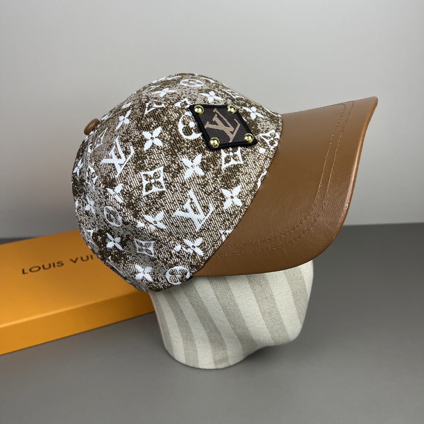 🌾🧢路易威登lv棒球帽 LouisVuitton😍新款重工打造♥️高端大气，百搭款🤗男女通用！