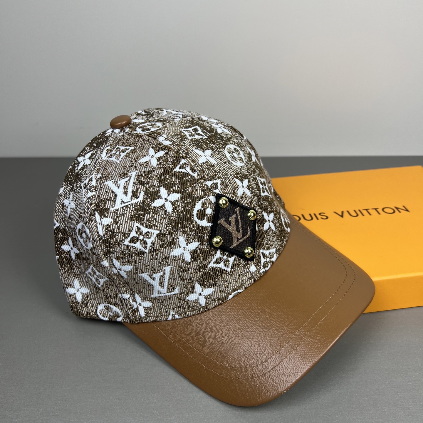 🌾🧢路易威登lv棒球帽 LouisVuitton😍新款重工打造♥️高端大气，百搭款🤗男女通用！