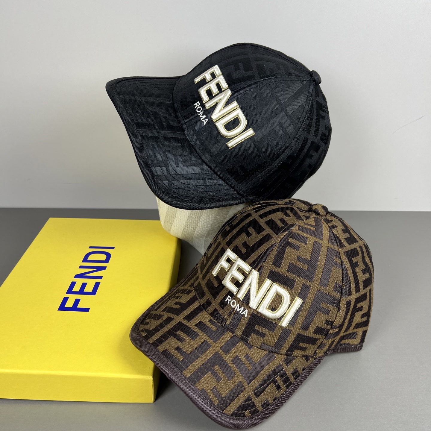 PFendi（芬迪）新款棒球帽，专柜常年热卖款，口碑极佳，轻盈透气！质量超赞，基础头围56，贴片可调节。