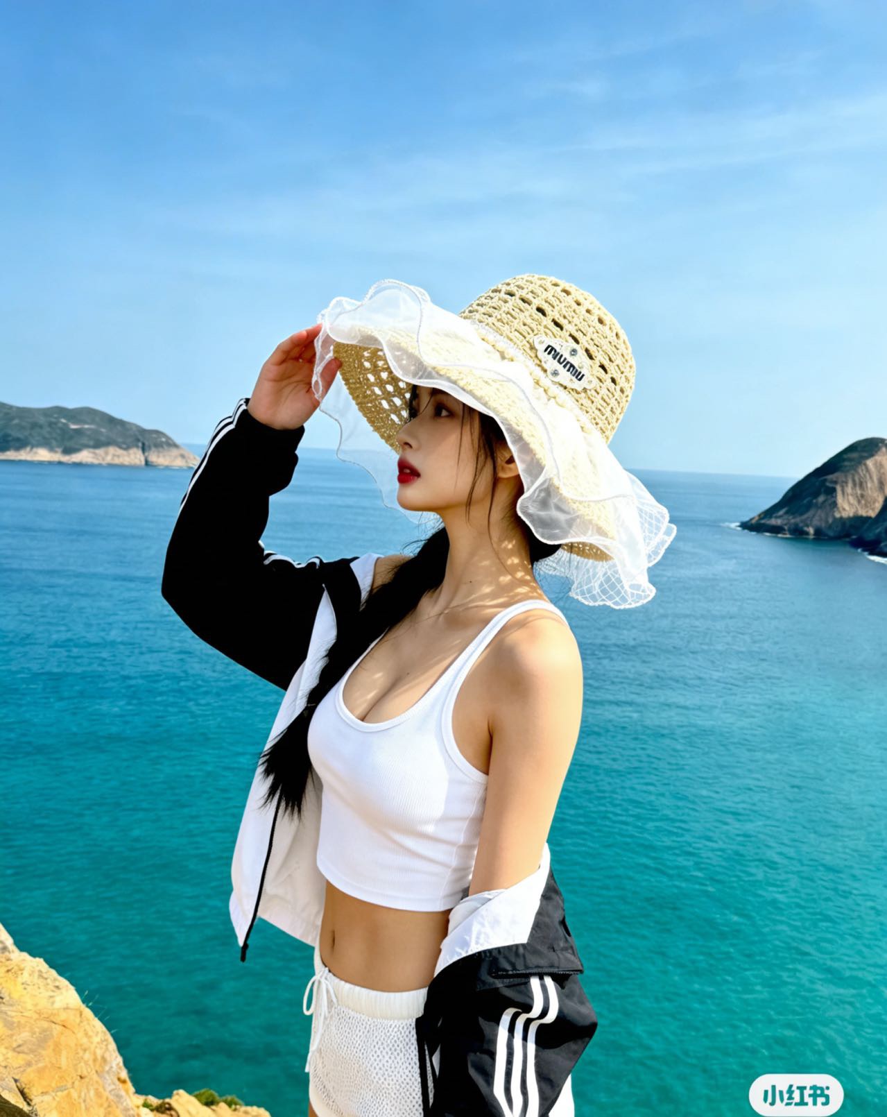 Miu Miu 开模订制， 做工细致质量超赞 出门就是首选沙滩帽，大遮沿帽，搭配服装造型，绝了