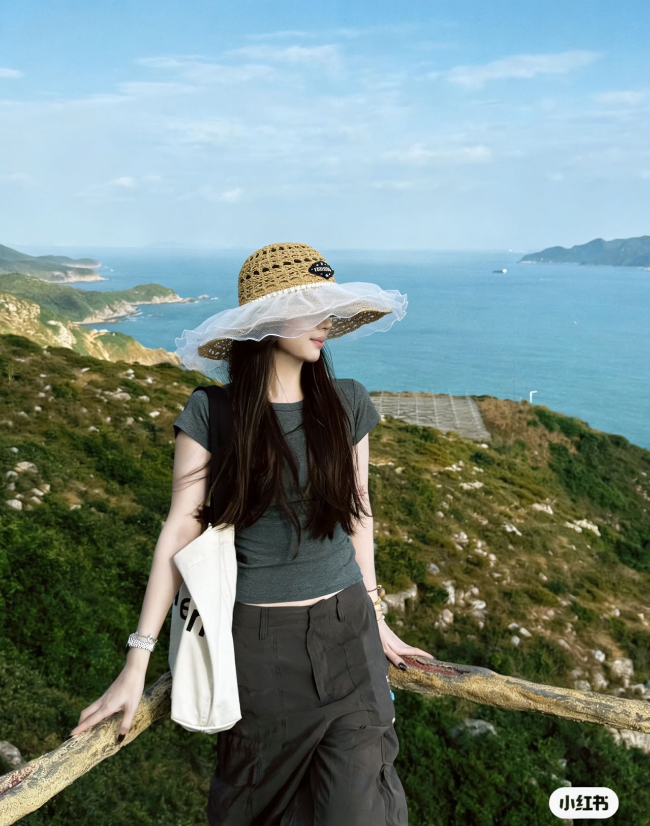 Miu Miu 开模订制， 做工细致质量超赞 出门就是首选沙滩帽，大遮沿帽，搭配服装造型，绝了