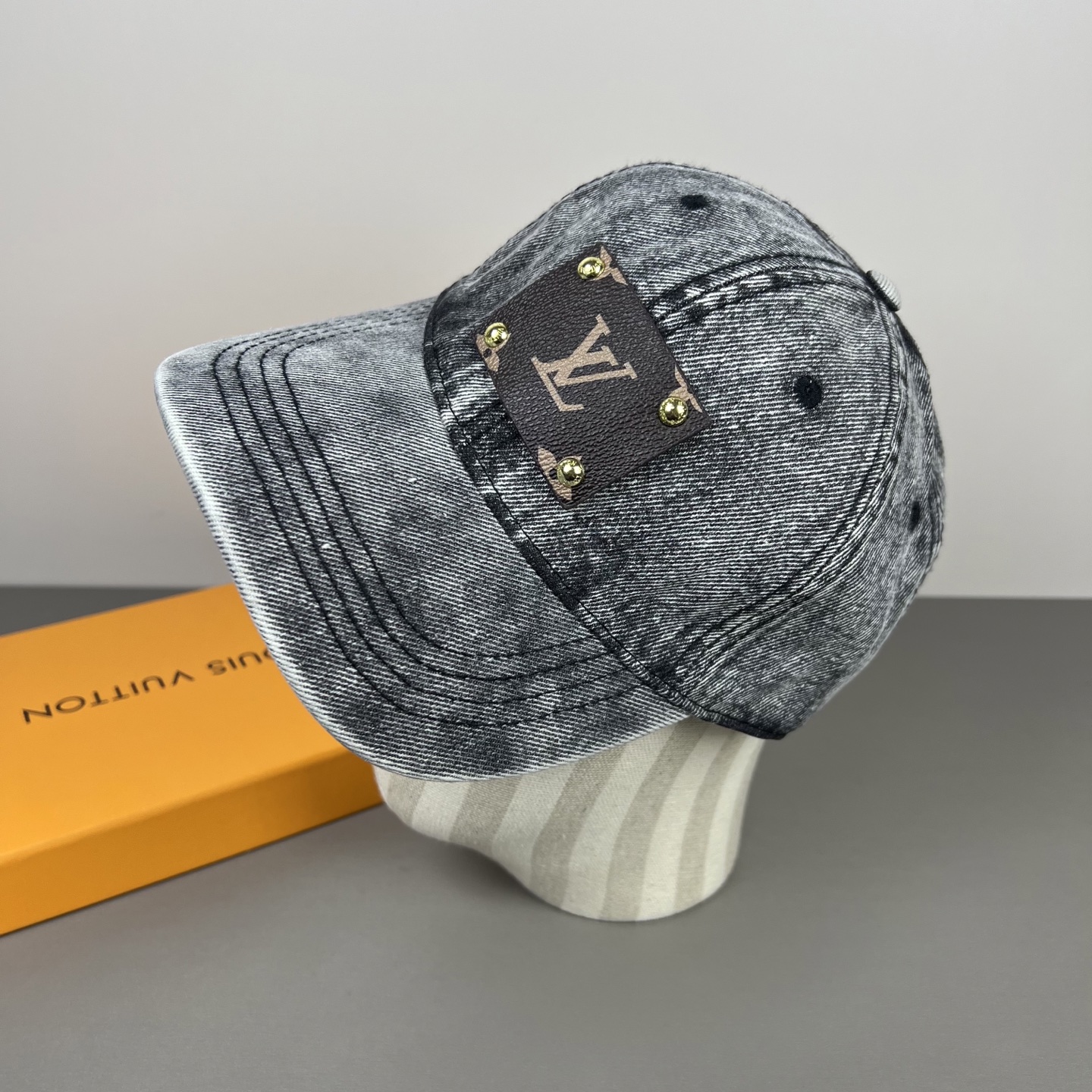 Louis Vuitton LouisVuitton 新款重工打造 高端 ，百搭款