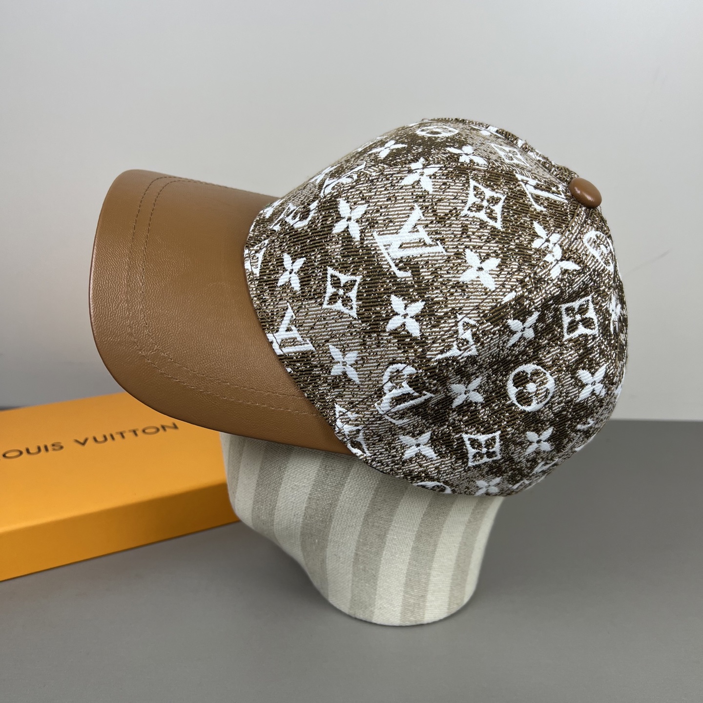Louis Vuitton LouisVuitton 新款LV棒球帽，重工打造 高端 ，百搭款
